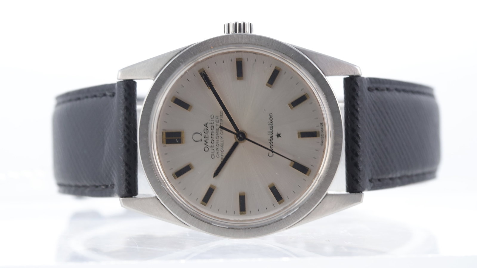 Omega Constellation Ref 167.021 Circa 1966: Brand: Omega Model Name: Constellation Reference: 167.021 Movement type: Automatic Movement calibre: Omega 712 Year: Circa 1966 Dial shape: Circular Dial colour: Silver Dial features: Black hands and 