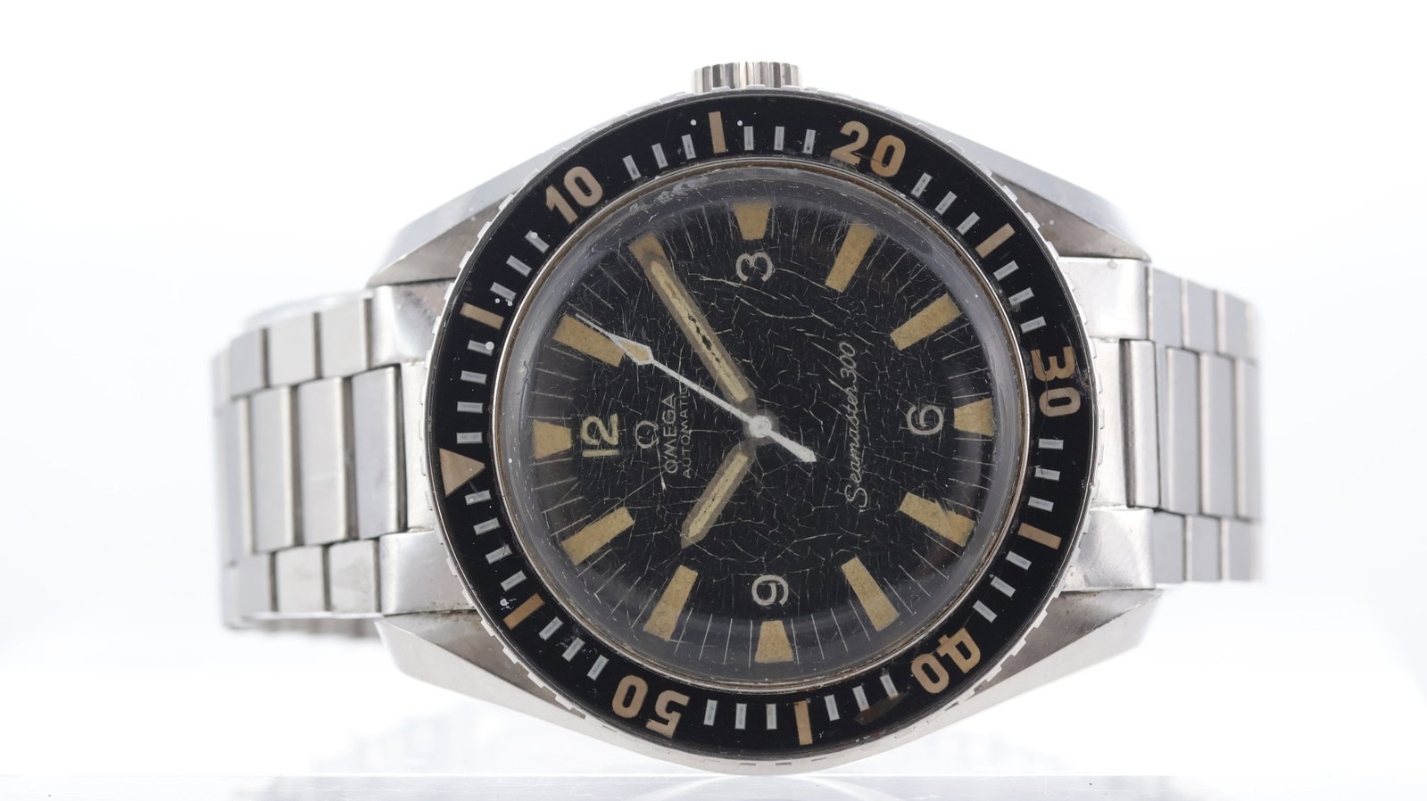 Vintage Omega Seamaster 300 Ref 165.024 Circa 1964: Brand: Omega Model Name: Seamaster 300 Reference: 165.024 Movement type: Automatic Movement calibre: Omega 552 Year: Circa 1964 Dial shape: Circular Dial colour: Black Dial features: Tritium lume dial