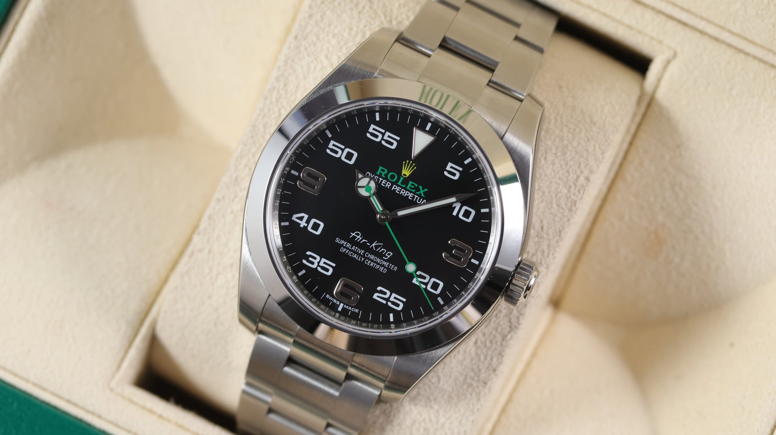 Rolex Air King Ref 116900 with Box and Papers 2017 Unworn: Brand: Rolex Model Name: Air King Reference: 116900 Movement type: Automatic Year: 2017 Box: Full Box Papers: Full Set Papers Dial shape: Circular Dial colour: Black Dial features: Arabic numerals, me