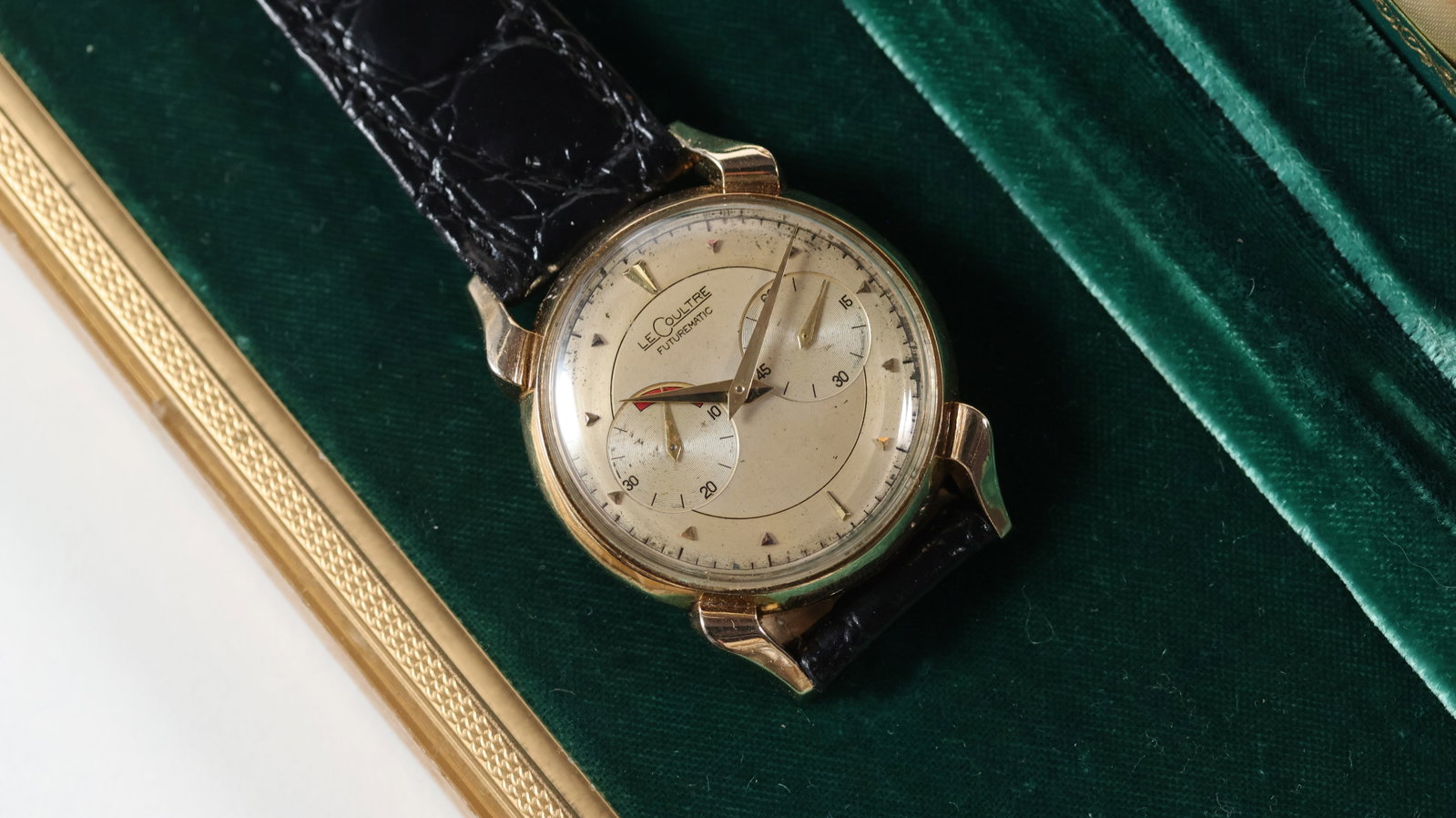 A Fine & Rare Vintage Le Coultre Futurematic with Box Circa 1950's: Brand: Le Coultre Model Name: Futurematic Movement type: Bumper Automatic Year: Circa 1950's Box: Full Box Dial shape: Circular Dial colour: Silver Patina Dial features: Dauphine hands. Pointed triang