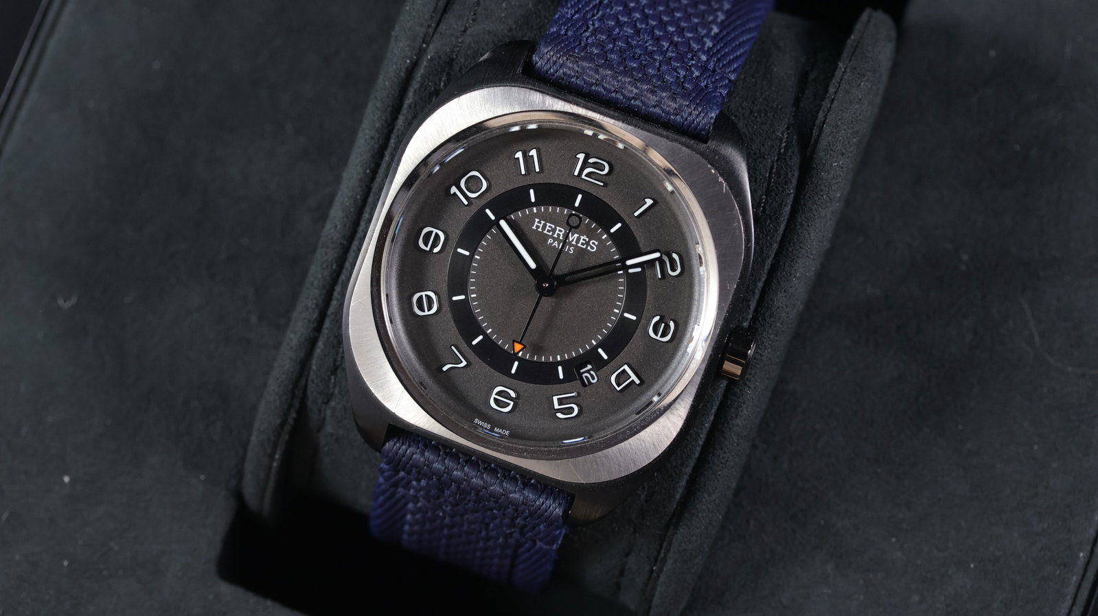 Hermes H08 Ref 049432WW00 with Box and Papers 2022: Brand: Hermes Model Name: H08 Reference: 049432WW00 Movement type: Automatic Movement calibre: Hermes 1837 Year: 2022 Box: Full Box Papers: Full Set Papers Dial shape: Circular Dial colour: Grey Dial 