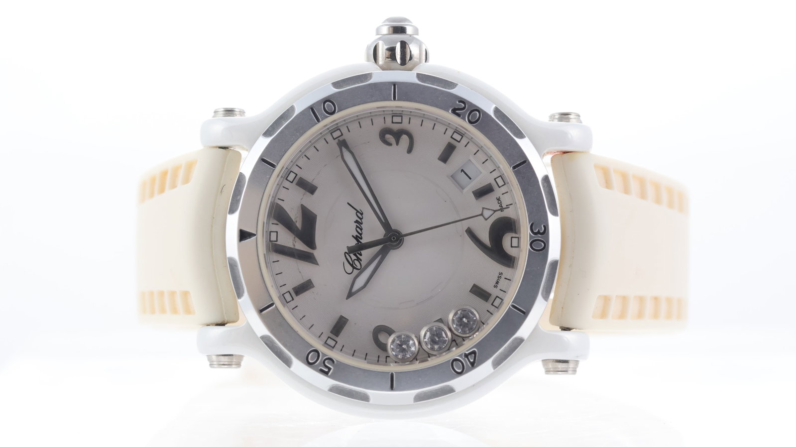 Chopard Happy Sport Ref 28/8057: Brand: Chopard Model Name: Happy Sport Reference: 28/8057 Movement type: Quartz Dial shape: Circular Dial colour: White Dial features: Arabic and baton hour markers, quickset date aperture at 4:30 Bez