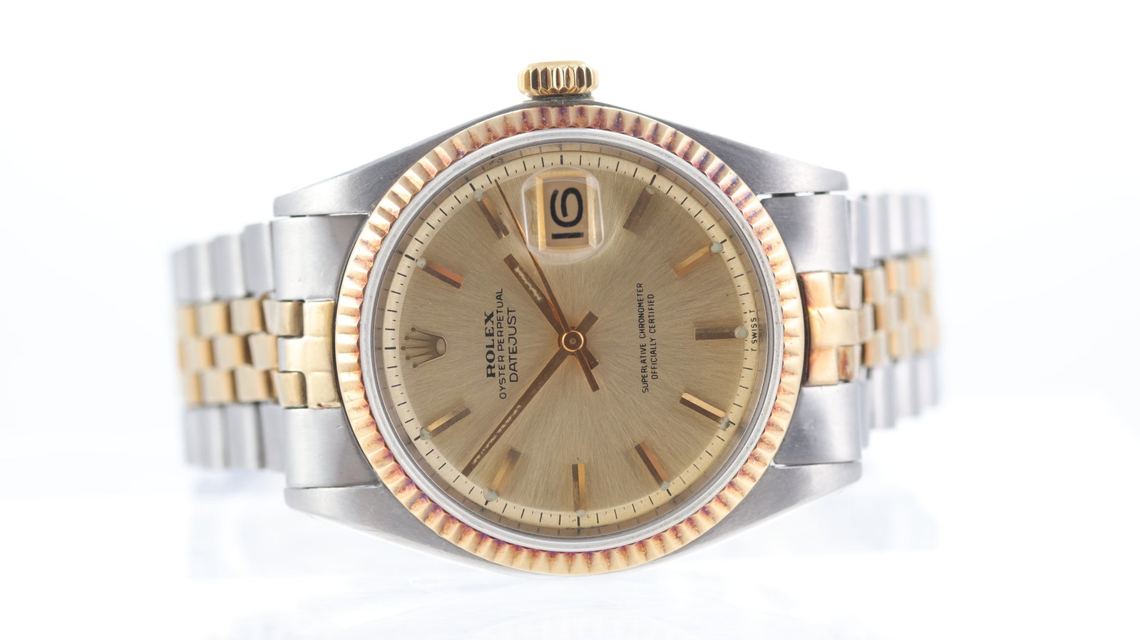 Rolex Datejust 36 Ref 1601 Circa 1971: Brand: Rolex Model Name: Datejust 36 Reference: 1601 Movement type: Automatic Movement calibre: Rolex 1570 Year: Circa 1971 Dial shape: Circular Dial colour: Champagne Dial features: Pie Pan Dial, Bat