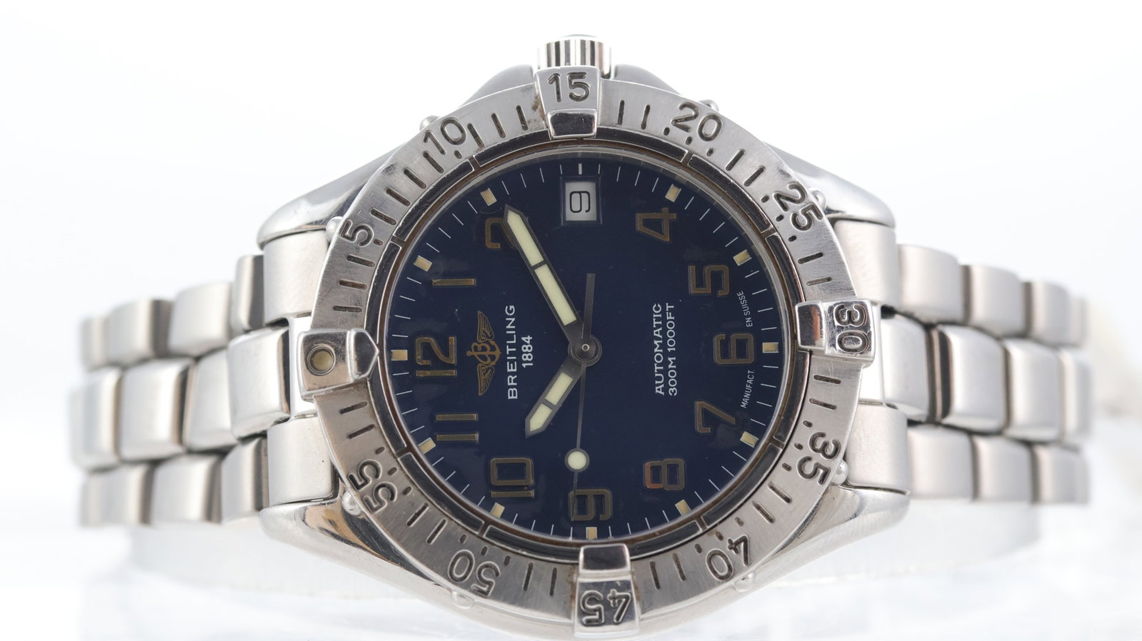 Breitling Colt Ref A17035: Brand: Breitling Model Name: Colt Reference: A17035 Movement type: Automatic Dial shape: Circular Dial colour: Blue Dial features: Arabic numerals. Date aperture Bezel: Uni-rotational bezel. Case size