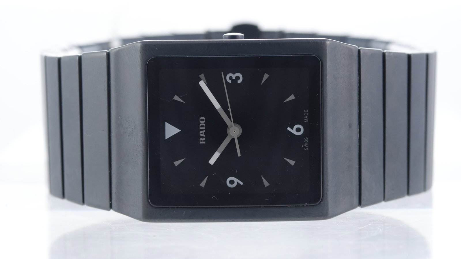 Rado Ceramica Quartz Ref 212.0631.3.020: Brand: Rado Model Name: Ceramica Reference: 212.0631.3.020 Movement type: Quartz Dial shape: Rectangular Dial colour: Black Dial features: Triangular hour markers. Arabic 3, 6 & 9. Case size: 30mm Cas