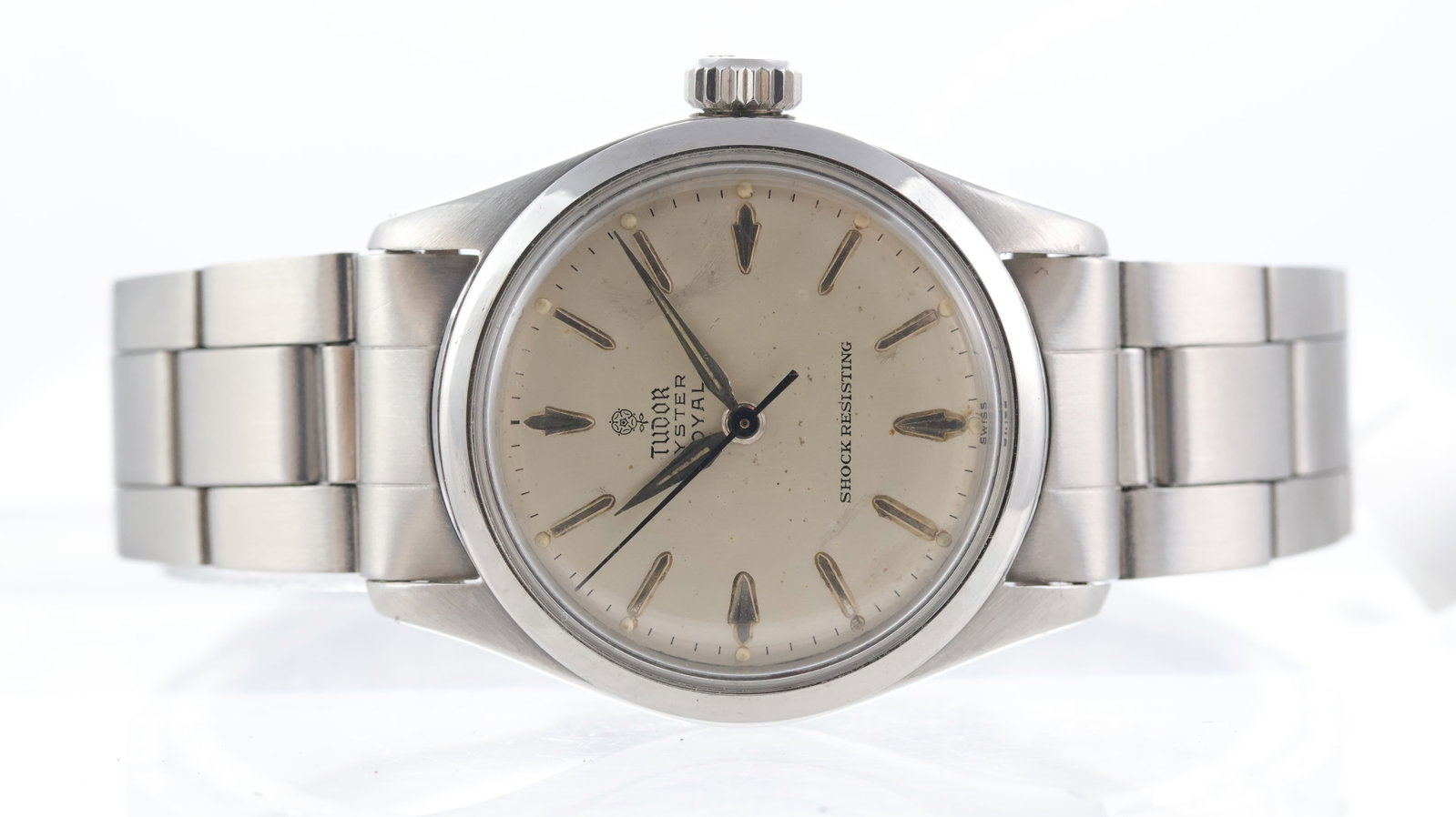 Vintage Tudor Oyster Royal Ref 7903: Brand: Tudor Model Name: Oyster Royal Reference: 7903 Movement type: Manual Wind Year: Circa 1950's Dial shape: Circular Dial colour: Silver Dial features: Patina dial with baton hour markers Bezel: S