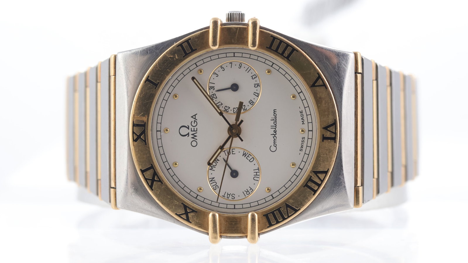 Omega Constellation Ref 396.1069 Circa 1980's: Brand: Omega Model Name: Constellation Reference: 396.1069 Movement type: Quartz Movement calibre: Omega 1444 Year: Circa 1980's Dial shape: Circular Dial colour: SIlver Dial features: Silver domed ho