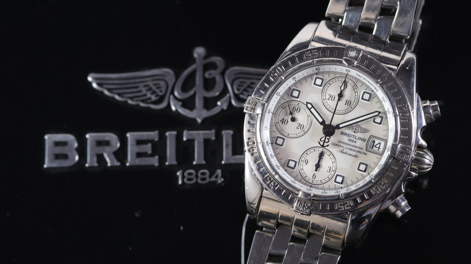Breitling Chrono Cockpit Ref A13357 with Box: Brand: Breitling Model Name: Chrono Cockpit Reference: A13357 Movement type: Automatic Box: Full Box Dial shape: Circular Dial colour: Mother of Pearl Dial features: Applied hour markers, three subsid