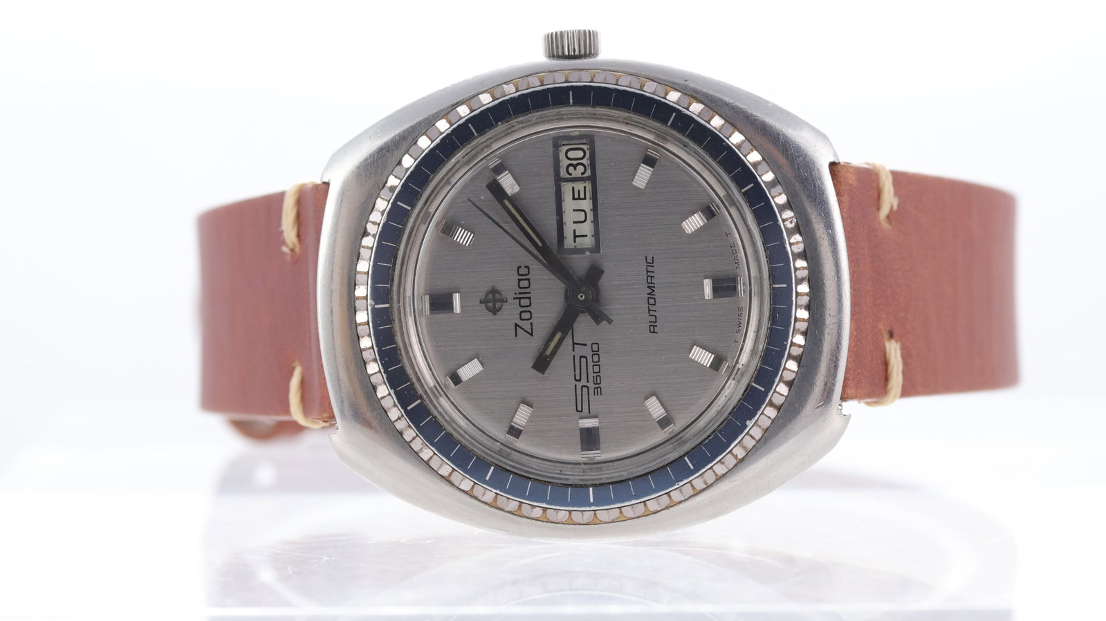 Zodiac Automatic SST 36000 Ref 862 951 Circa 1970's: Brand: Zodiac Model Name: Automatic SST 36000 Reference: 862 951 Movement type: Automatic Movement features: Zodiac signed movement Year: Circa 1970's Dial shape: Circular Dial colour: Silver Dial fea
