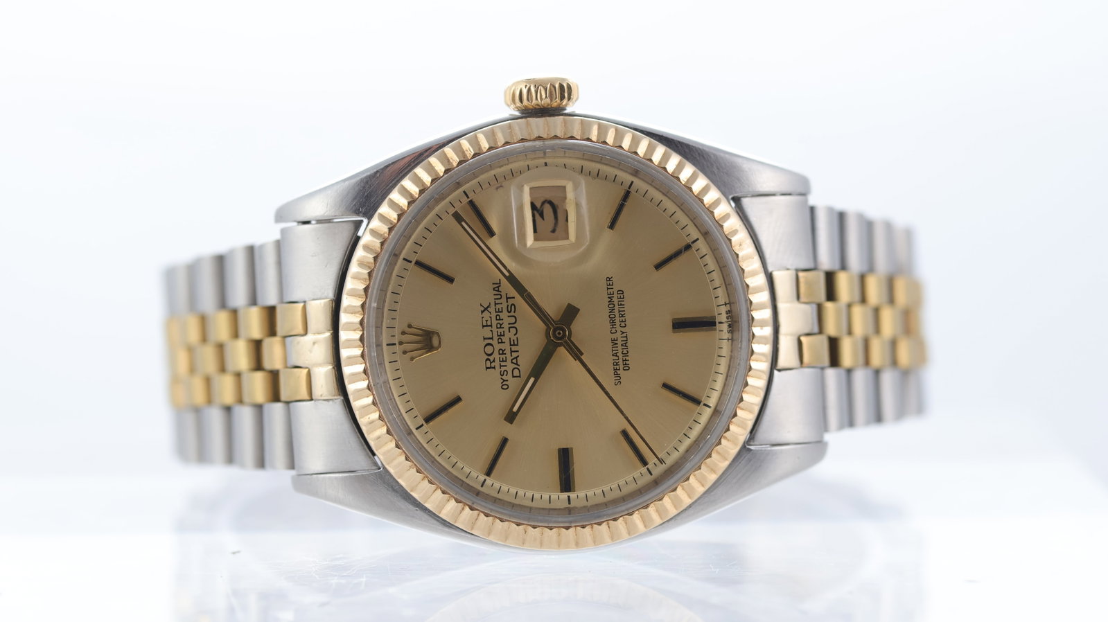 Rolex Datejust 36 Ref 1601 Pie Pan Dial Circa 1961: Brand: Rolex Model Name: Datejust 36 Reference: 1601 Movement type: Automatic Movement calibre: Rolex 1560 Year: Circa 1961 Dial shape: Circular Dial colour: Champagne Dial features: Pie pan dial with