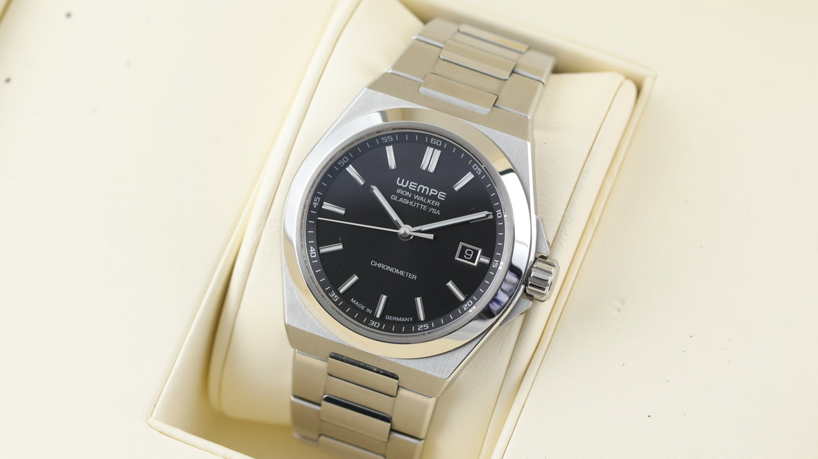 Wempe Iron Walker with Box and Papers 2021: Brand: Wempe Model Name: Iron Walker Movement type: Automatic Year: 2021 Box: Full Box Papers: Full Set Papers Dial shape: Circular Dial colour: Black Dial features: Baton hour markers with a lume ins