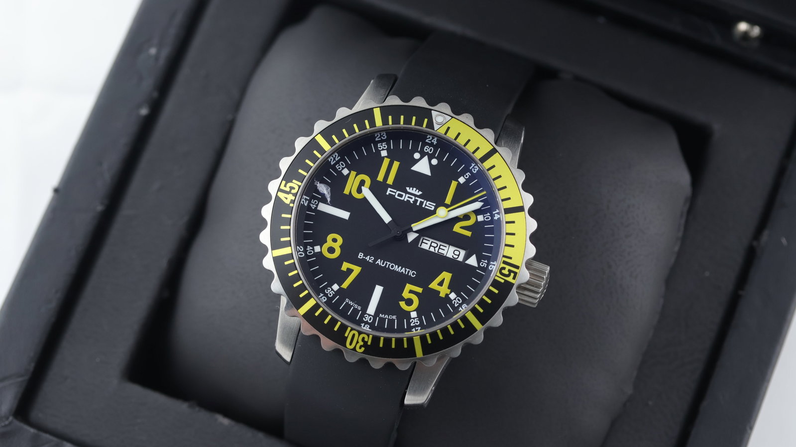 Fortis B-42 Marinemaster Ref 670.24.158 with Box: Brand: Fortis Model Name: B-42 Marinemaster Reference: 670.24.158 Movement type: Automatic Box: Full Box Dial shape: Circular Dial colour: Black Dial features: Matte dial with printed hour markers. Qu