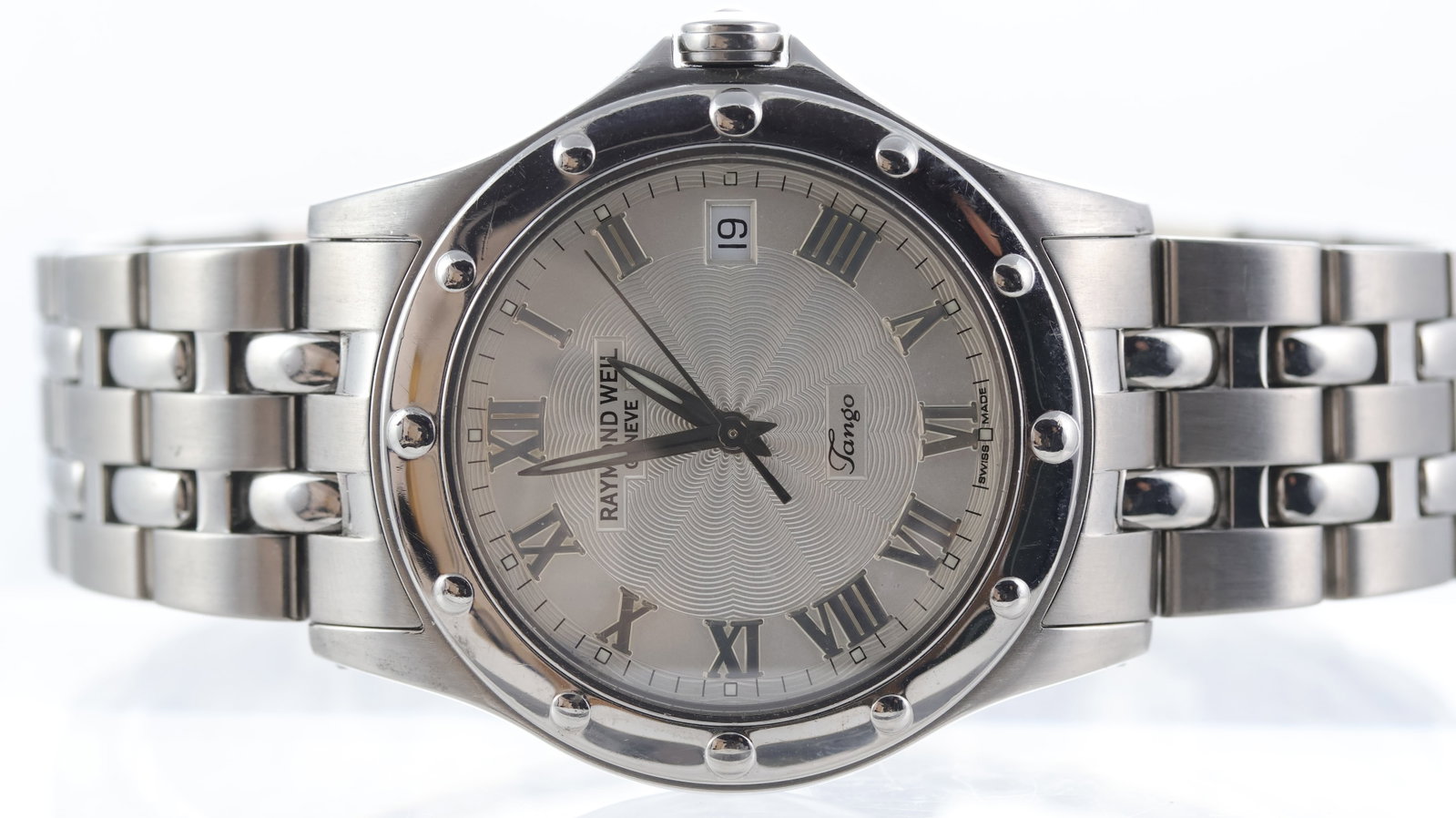 Raymond Weil Tango Ref 5590: Brand: Raymond Weil Model Name: Tango Reference: 5590 Movement type: Quartz Dial shape: Circular Dial colour: Silver Dial features: Roman numerals, baton hour markers and hands. Date aperture at 3