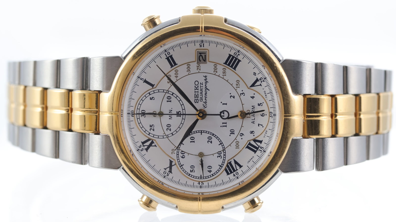 Seiko Quartz Chronograph Ref 7t32-7a00: Brand: Seiko Model Name: Quartz Chronograph Reference: 7t32-7a00 Movement type: Quartz Dial shape: Circular Dial colour: White Dial features: Roman numerlas, sub dials, date Bezel: gold plated Case