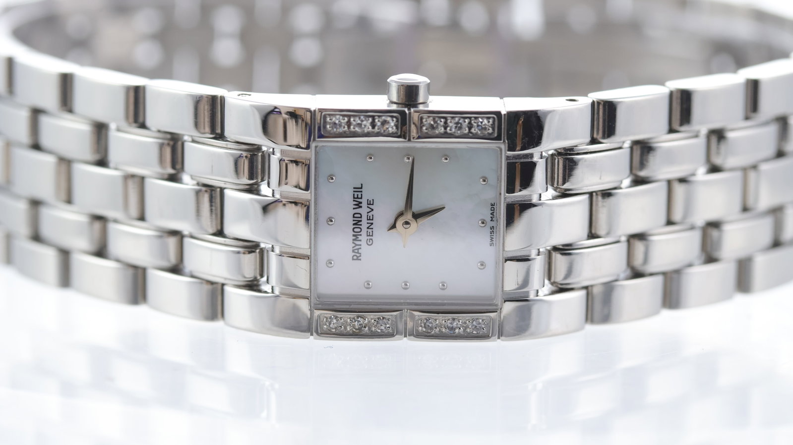 Ladies Raymond Weil Tema Ref 5886: Brand: Raymond Weil Model Name: Tema Reference: 5886 Movement type: Quartz Dial shape: Rectangular Dial colour: Mother of Pearl Dial features: Silver dot hour markers. Case size: 17mm Case material: