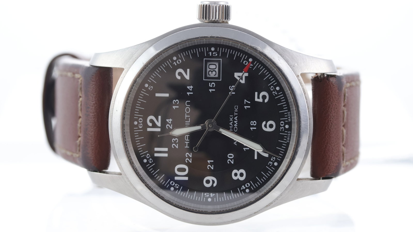 Hamilton Khaki Field Ref H704551: Brand: Hamilton Model Name: Khaki Field Reference: H704551 Movement type: Automatic Dial shape: Circular Dial colour: Black Dial features: Lume hands with bold white arabic numeral hour markers.