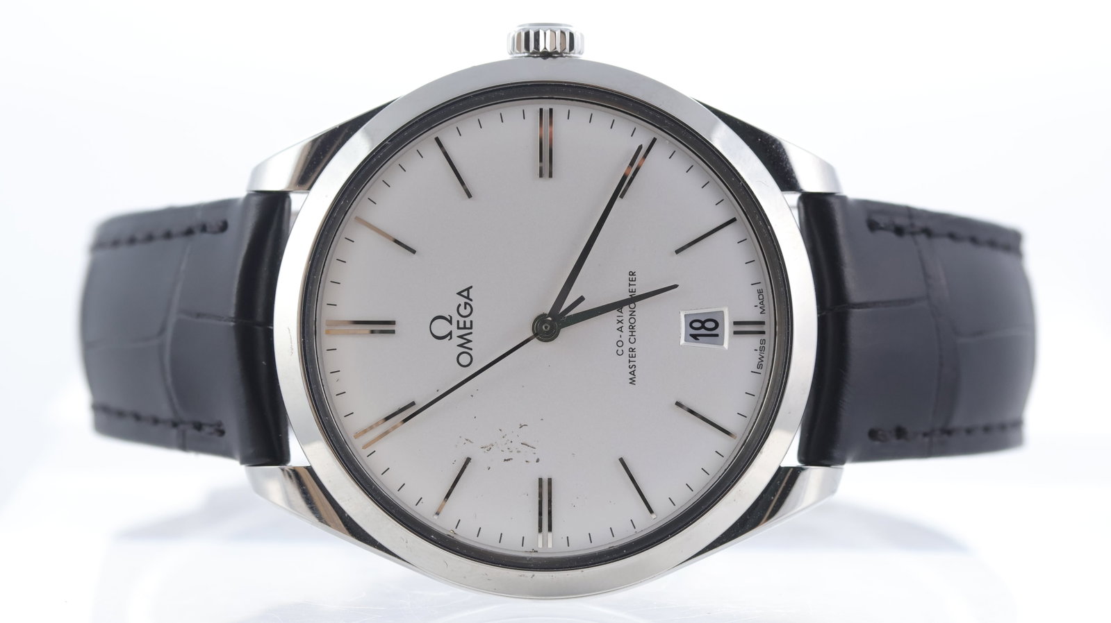 Omega De Ville Tresor Ref 435.13.40.21.02.001 with Box and Papers: Brand: Omega Model Name: De Ville Tresor Reference: 435.13.40.21.02.001 Movement type: Automatic Movement calibre: Omega 8910