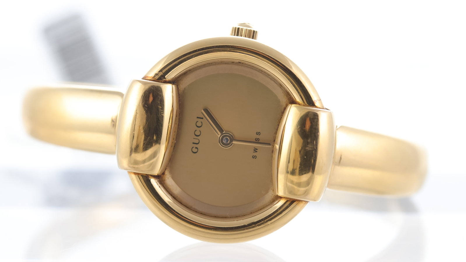Gucci 1400L: Brand: Gucci Model Name: 1400L Movement type: Quartz Dial shape: Circular Dial colour: Champagne Case size: 25mm Case material: Gold plated Case features: Gucci signed crown Case back material: Gold