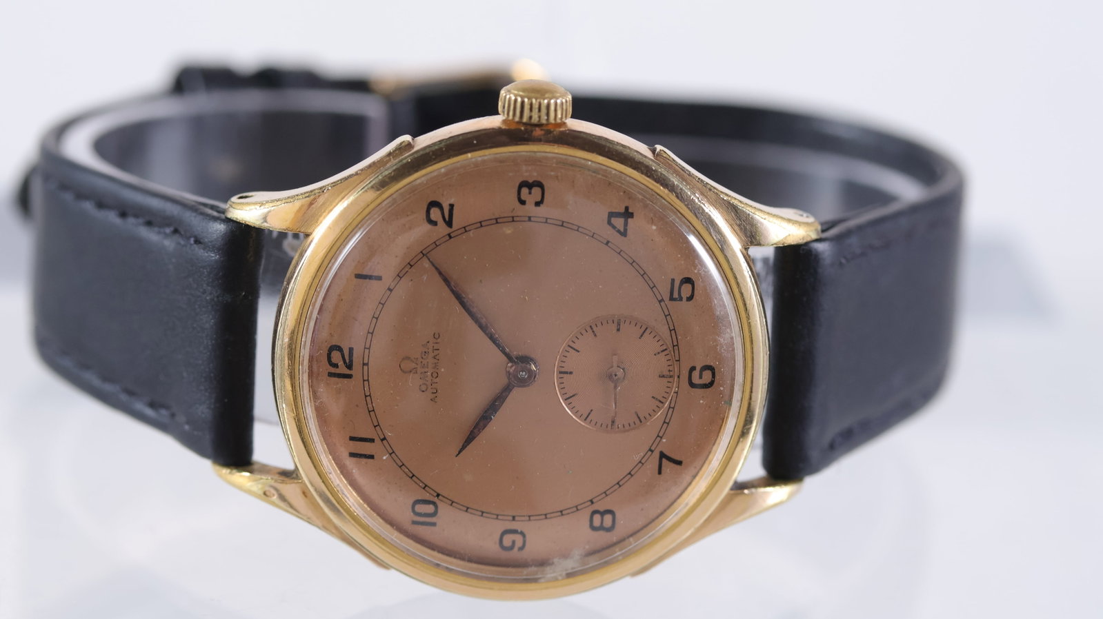 *To Be Sold Without Reserve* Vintage Omega Dress Watch Ref 2374 Circa 1939: Brand: Omega Model Name: Dress Watch Reference: 2374 Movement type: Bumper Automatic Year: Circa 1939 Dial shape: Circular Dial colour: Copper Dial features: Black arabic numeral hour markers. Sub