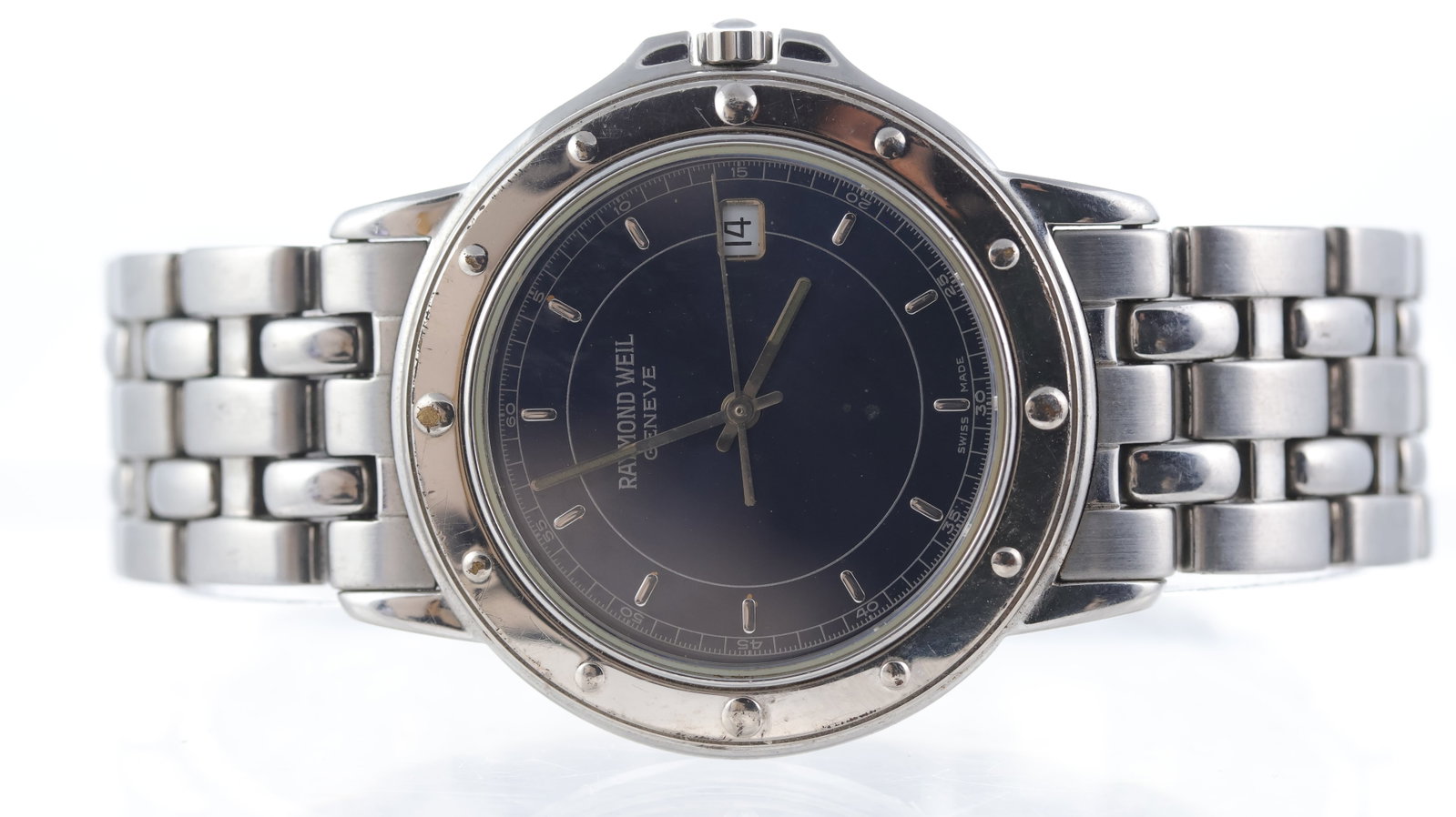 Raymond Weil Tango Ref 5560: Brand: Raymond Weil Model Name: Tango Reference: 5560 Movement type: Quartz Dial shape: Circular Dial colour: Blue Dial features: Sunburst dial with silver hand and baton hour markers. Quick set date