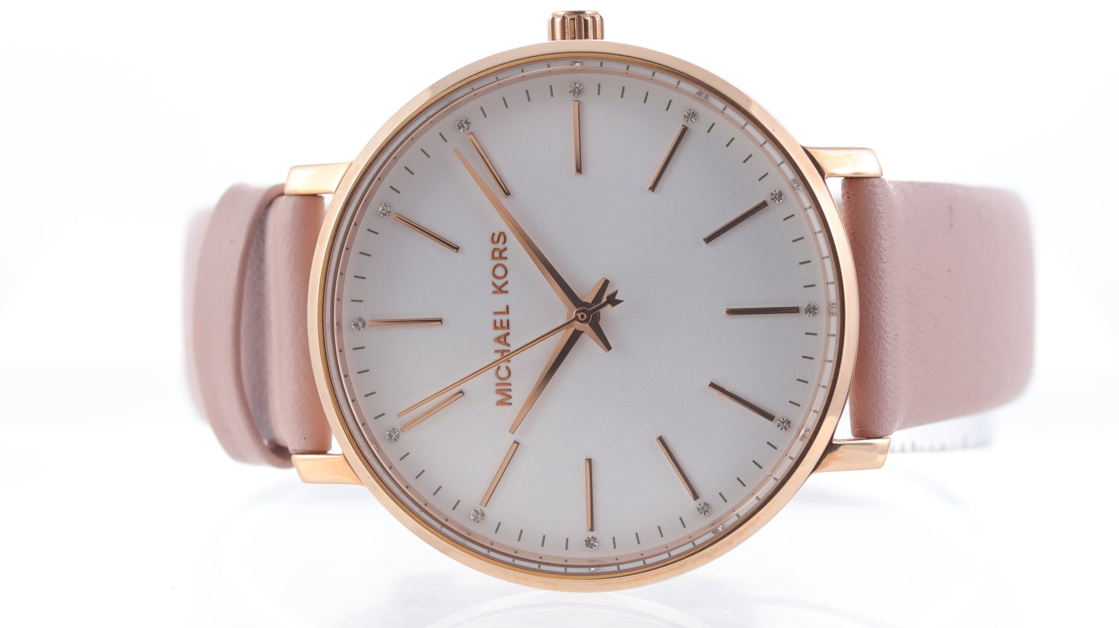 Michael Kors Watch Ref MK-2741: Brand: Michael Kors Model Name: Watch Reference: MK-2741 Movement type: Quartz Dial shape: Circular Dial colour: White Dial features: Baton hour markers Case size: 38mm Case material: Gold plated