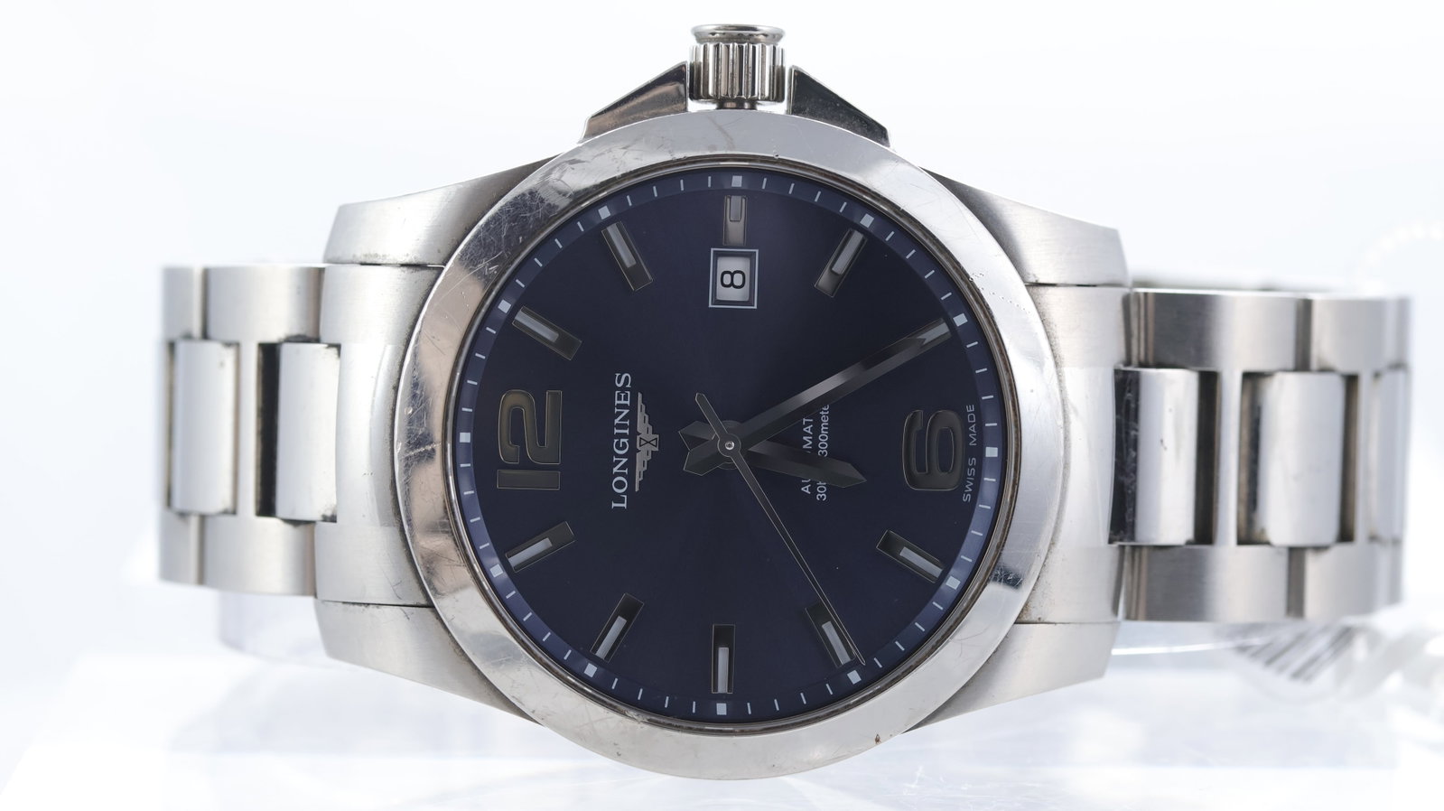 Longines Conquest Automatic Date Ref L3.777.4: Brand: Longines Model Name: Conquest Reference: L3.777.4 Movement type: Automatic Dial shape: Circular Dial colour: Blue Dial features: Sunburst dial with applied silver baton hour markers. Date