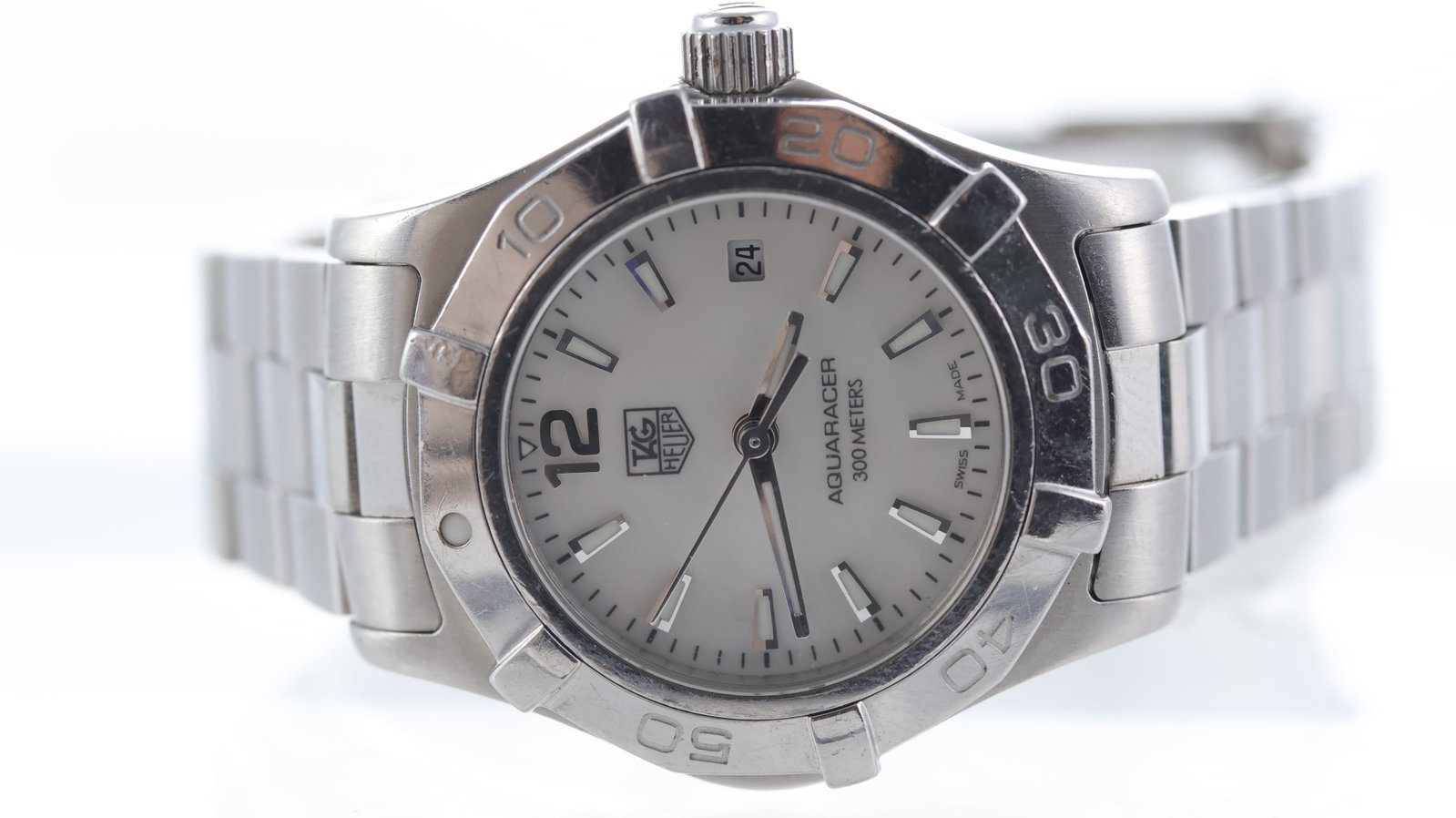 Ladies Tag Heuer Aquaracer Quartz Ref WAF1414: Brand: Tag Heuer Model Name: Aquaracer Reference: WAF1414 Movement type: Quartz Dial shape: Circular Dial colour: Mother of Pearl Dial features: Applied hour markers. Date aperture at 3 o'clock.