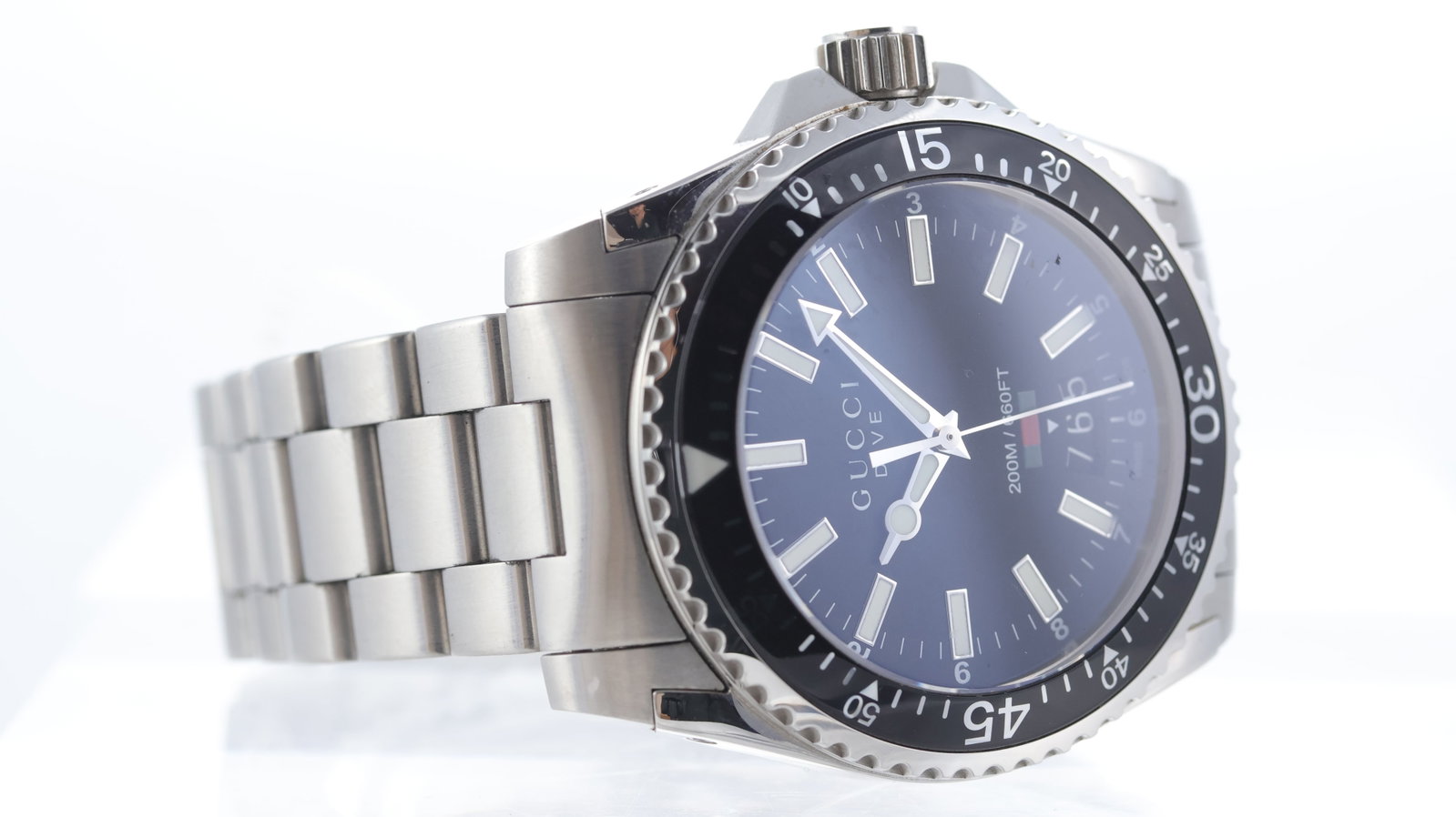 Gucci Dive Ref 136.3 with Box and Papers 2018 - 2