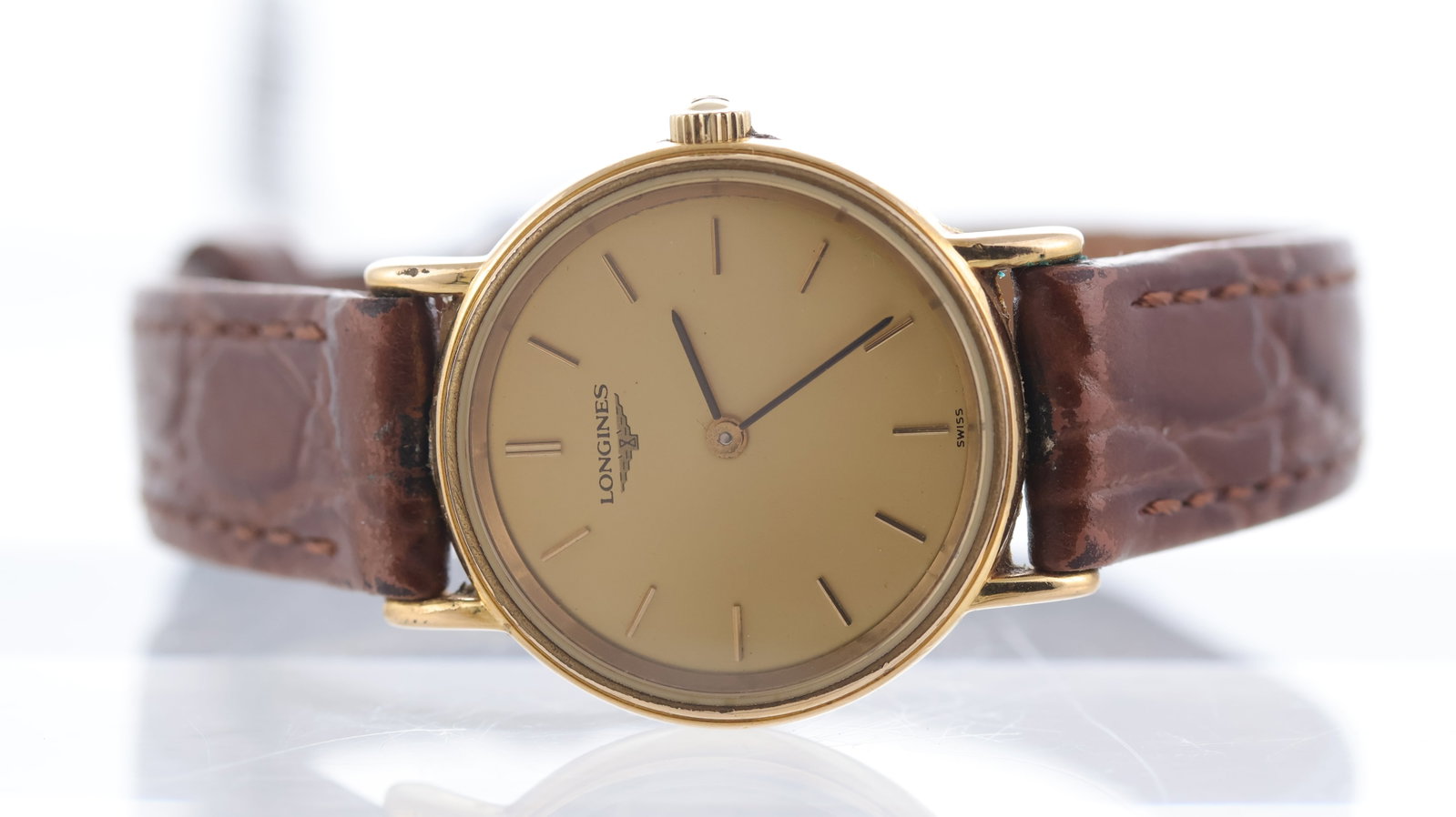 Ladies Longines Dress Watch Quartz Ref l4.137.2: Brand: Longines Model Name: Dress Watch Reference: l4.137.2 Movement type: Quartz Dial shape: Circular Dial colour: Champagne Dial features: Gold batons Case size: 23.5 Case material: Gold plated
