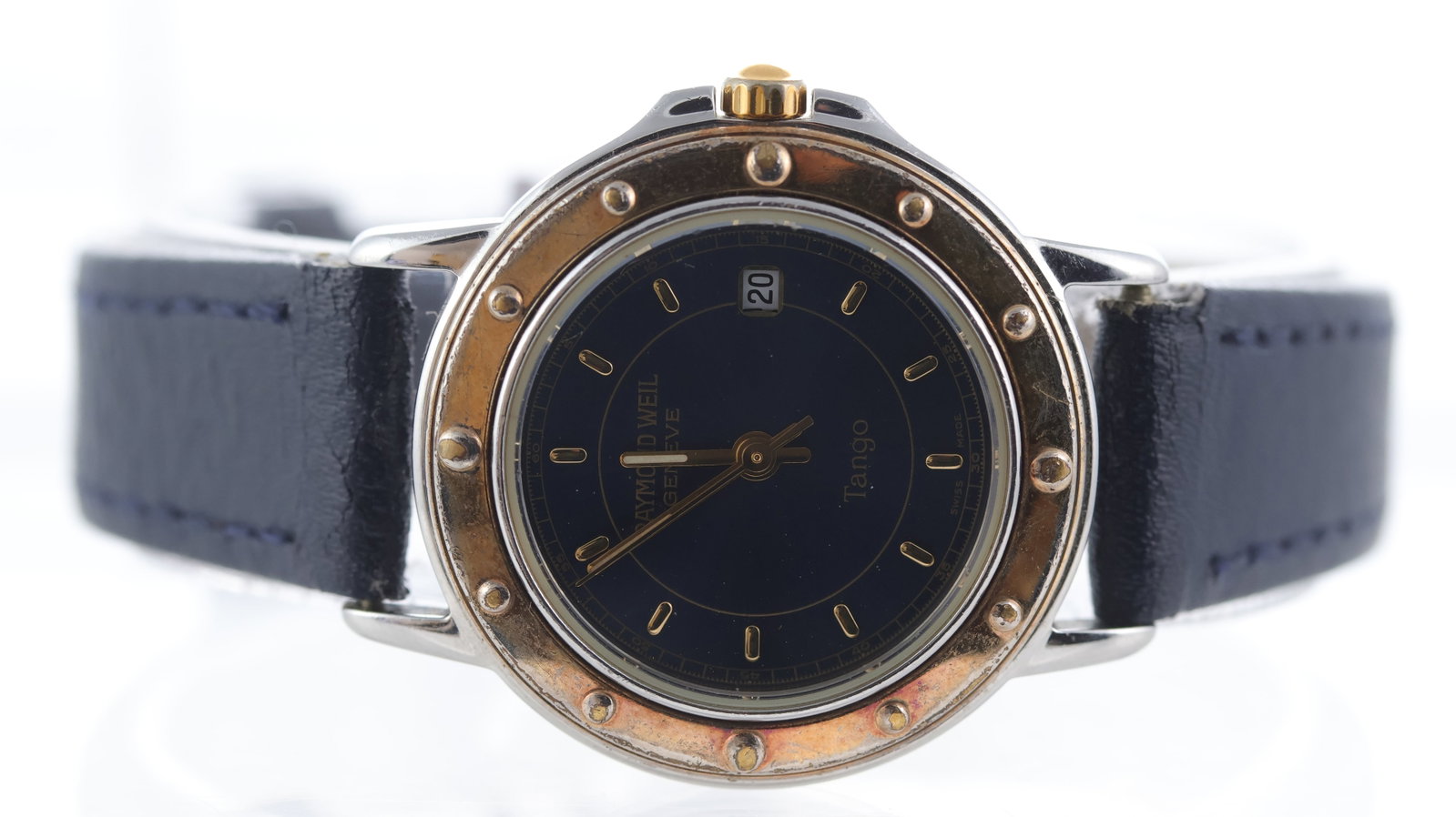Ladies Raymond Weil Tango Ref 5360: Brand: Raymond Weil Model Name: Tango Reference: 5360 Movement type: Quartz Dial shape: Circular Dial colour: Blue Dial features: Baton hour markers, aperture at 3 o'clock Case size: 28mm Case