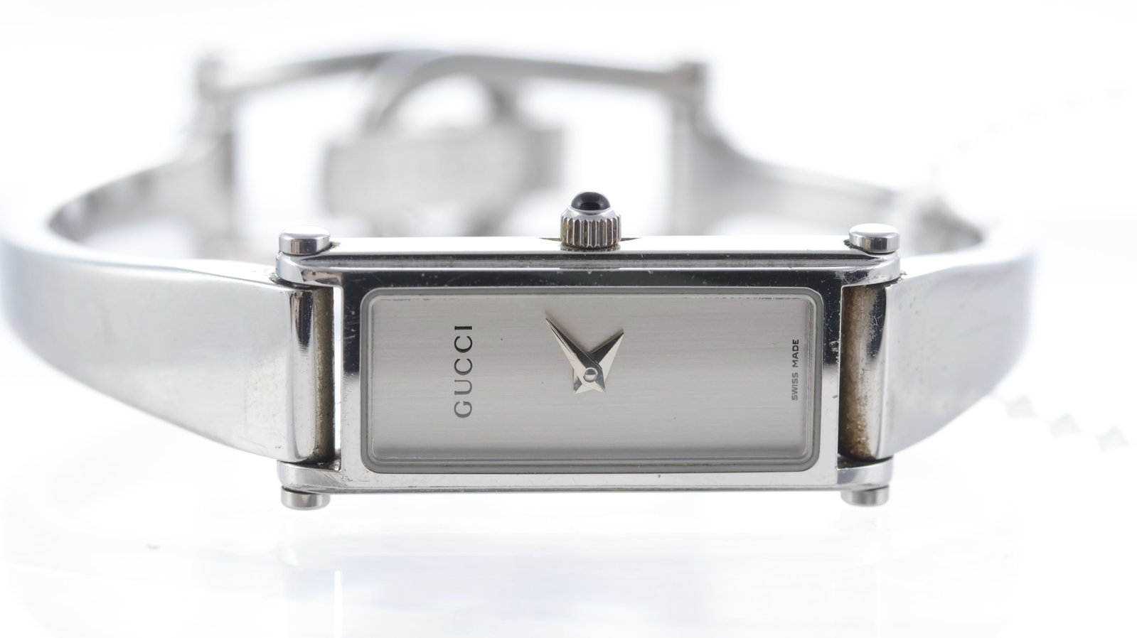 Gucci Horsebit Ref 1500L: Brand: Gucci Model Name: Horsebit Reference: 1500L Movement type: Quartz Dial shape: Rectangular Dial colour: Black Dial features: Silver hands Case size: 12mm Case material: Stainless steel Case