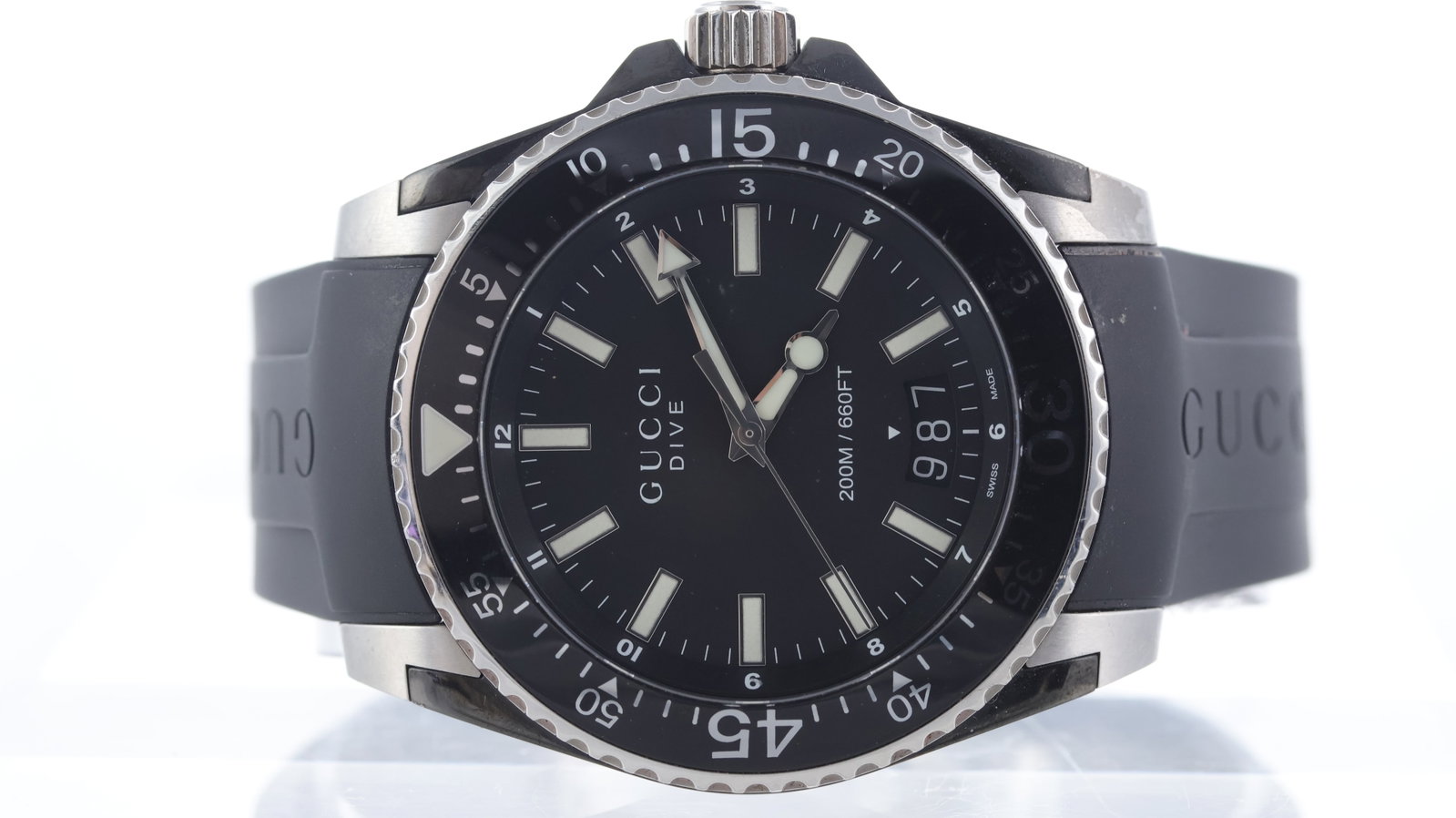 Gucci Dive Ref 136.2 with Papers 2020 (1 of 4)