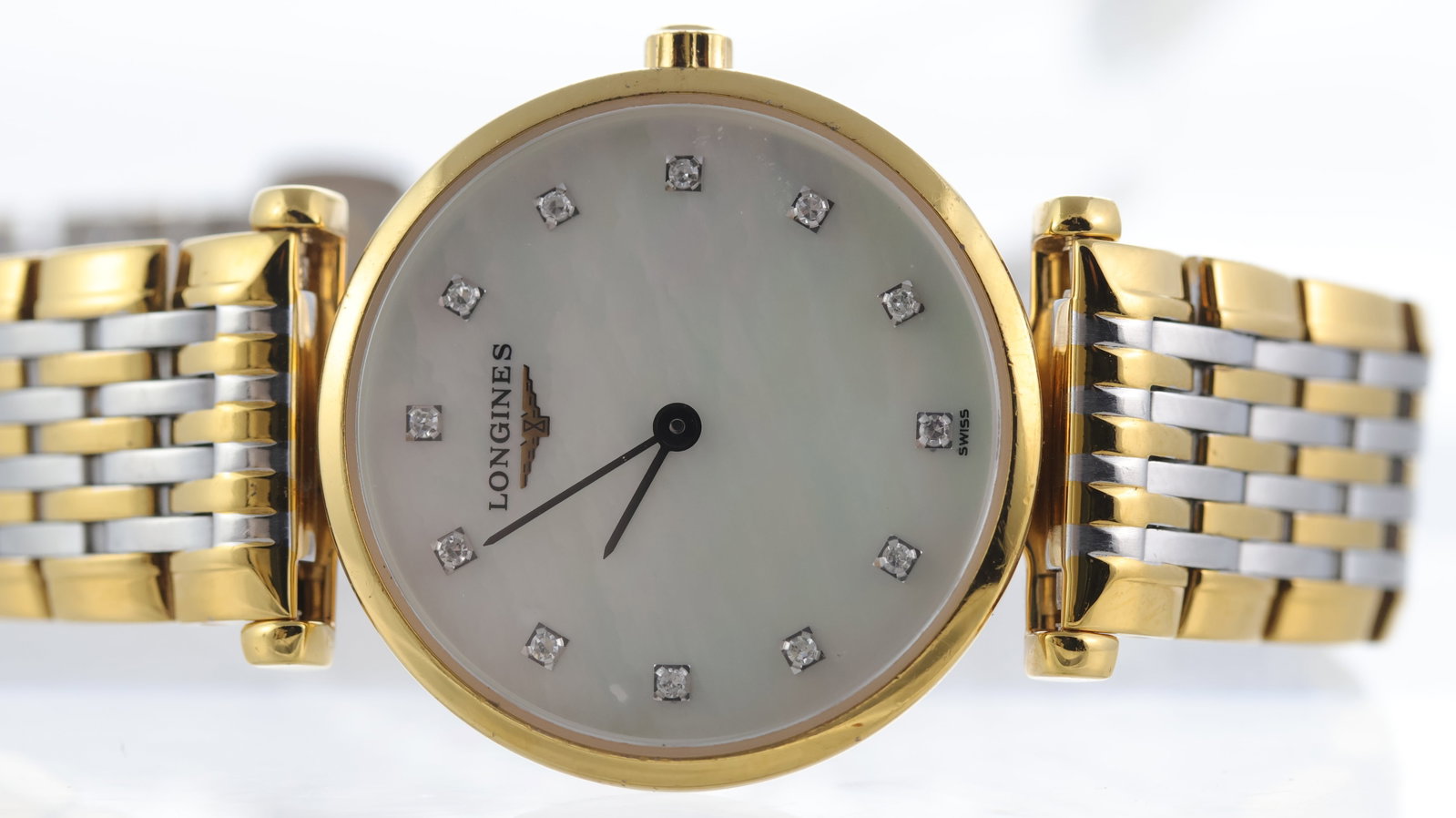 Ladies Longines La Grande Classique Ref L4.209.2: Brand: Longines Model Name: La Grande Classique Reference: L4.209.2 Movement type: Quartz Dial shape: Circular Dial colour: Mother of Pearl Dial features: Mother of pearl dial. Diamond hour markers.