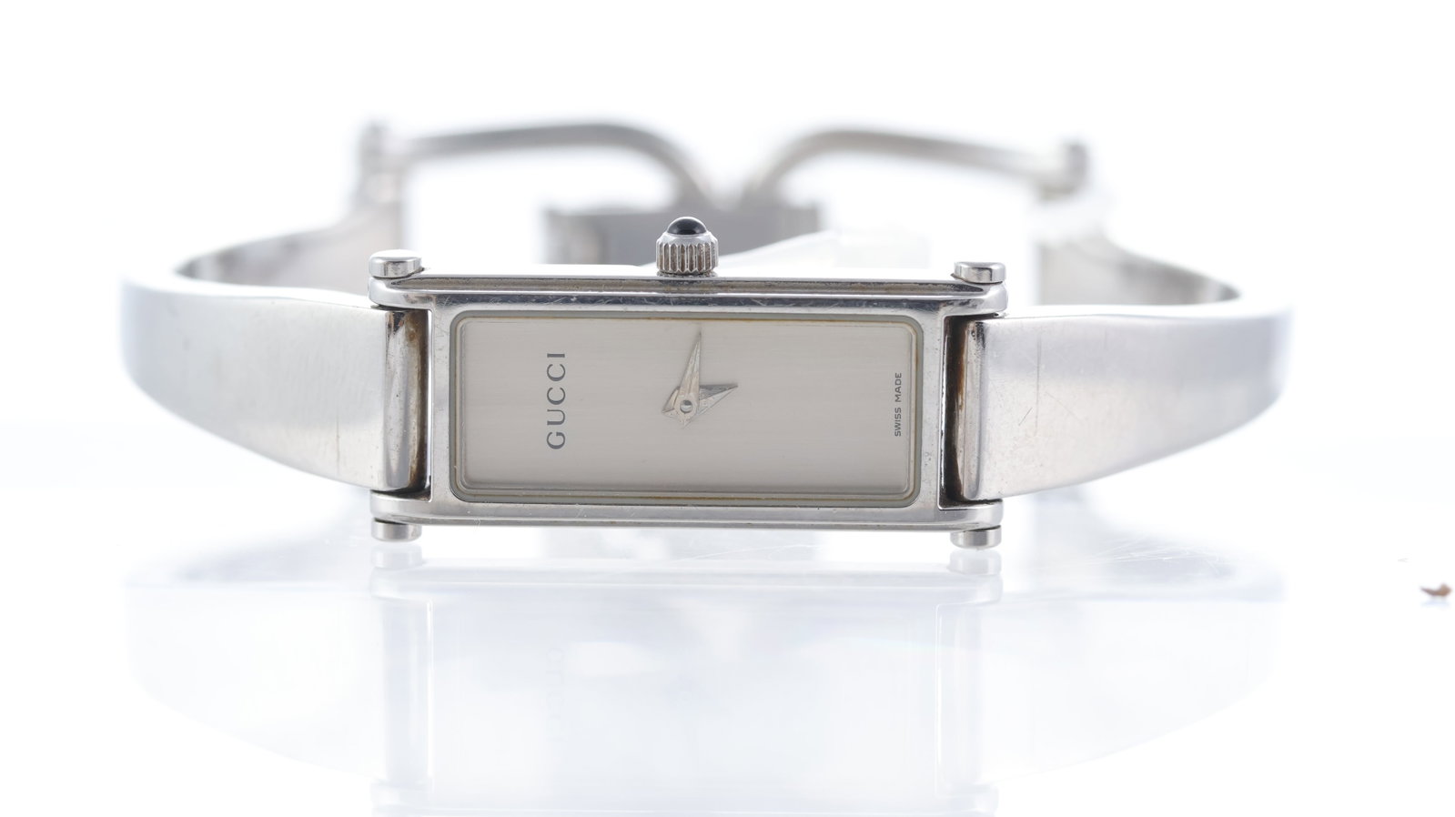 Gucci Horsebit Ref 1500L with Box: Brand: Gucci Model Name: Horsebit Reference: 1500L Movement type: Quartz Box: inner box Dial shape: Rectangular Dial colour: Silver Dial features: Silver hands Case size: 12mm Case material: