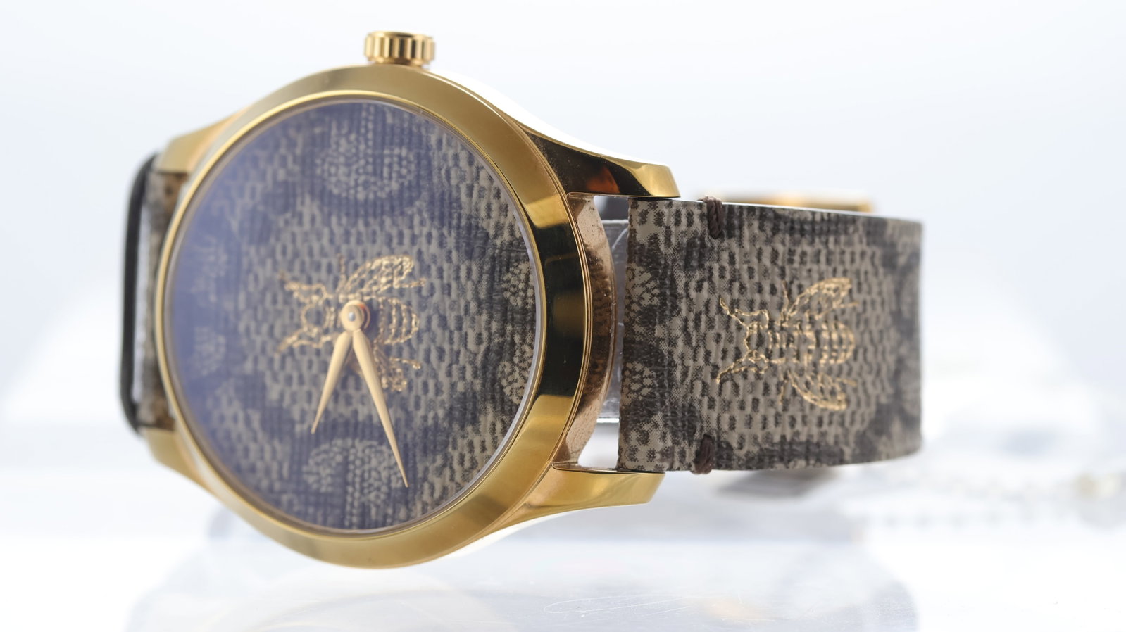 Gucci G Timeless 'Bumblee Bee' Ref 126.4 with Box and Papers - 2