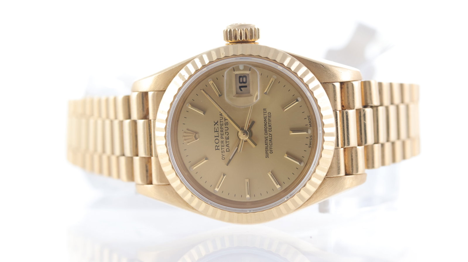 Ladies Rolex Datejust 26 18ct yellow gold Ref 79178 Circa 1998: Brand: Rolex Model Name: Datejust 26 Reference: 79178 Movement type: Automatic Movement calibre: Rolex 2235 Year: Circa 1998 Dial shape: Circular Dial colour: Champagne Dial features: Baton hour marke