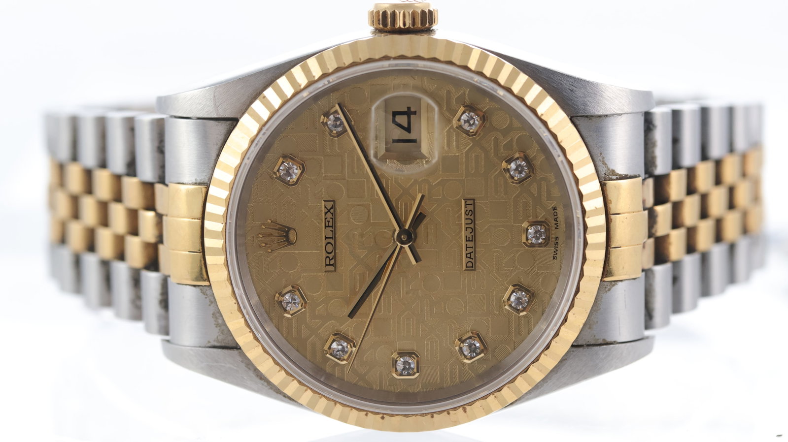 Rolex Datejust 36 Ref 16233 Jubilee Dial with Papers 1997: Brand: Rolex Model Name: Datejust 36 Reference: 16233 Movement type: Automatic Movement calibre: Rolex 3135 Year: 1997 Dial shape: Circular Dial colour: Champagne Dial features: Jubilee dial with diam