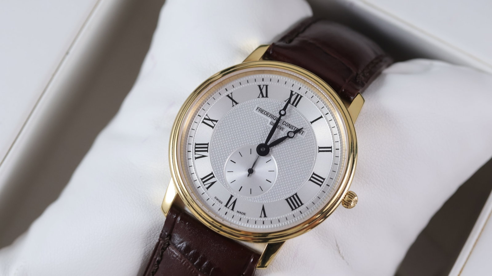 Frederique Constant Slimline Ref FC235M495 with Box and Papers 2015: Brand: Frederique Constant Model Name: Slimline Reference: FC235M495 Movement type: Quartz Year: 2015 Box: Full Box Papers: Full Set Papers Dial shape: Circular Dial colour: Silver Dial features: Blac