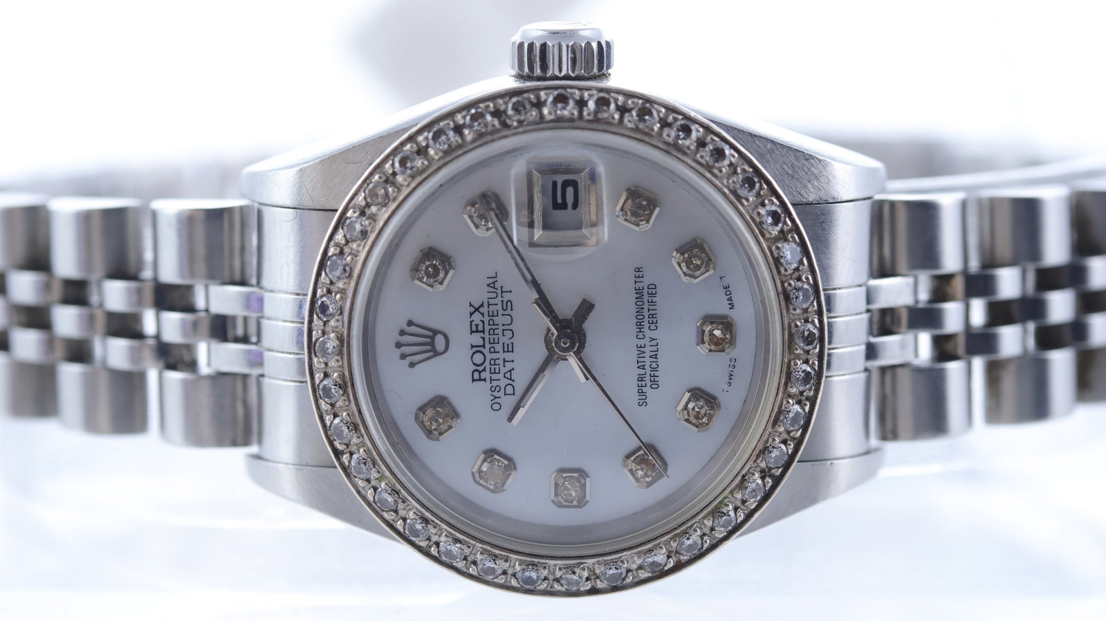 Ladies Rolex Datejust 26 Ref 79160 Circa 2000: Brand: Rolex Model Name: Datejust 26 Reference: 79160 Movement type: Automatic Movement calibre: Rolex 2235 Year: Circa 2000 Dial shape: Circular Dial colour: Mother of Pearl Dial features: Aftermarke