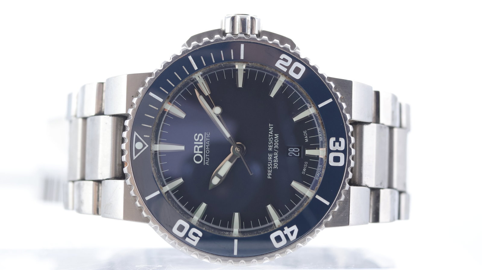 Oris Aquis Autoamtic Ref 7653: Brand: Oris Model Name: Aquis Reference: 7653 Movement type: Automatic Movement calibre: Oris 733 Movement features: Oris HighMech Dial shape: Circular Dial colour: Blue Dial features: Luminous hour