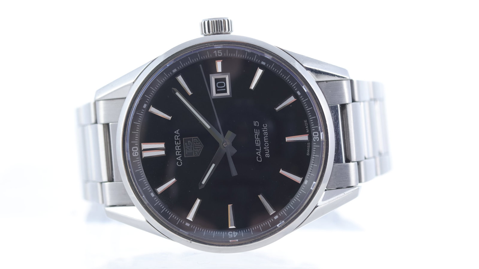 Tag Heuer Carrera Automatic Ref WAR211A-0: Brand: Tag Heuer Model Name: Carrera Reference: WAR211A-0 Movement type: Automatic Movement calibre: Tag Heuer 5 Dial shape: Circular Dial colour: Black Dial features: Silver trapezium hour markers, q