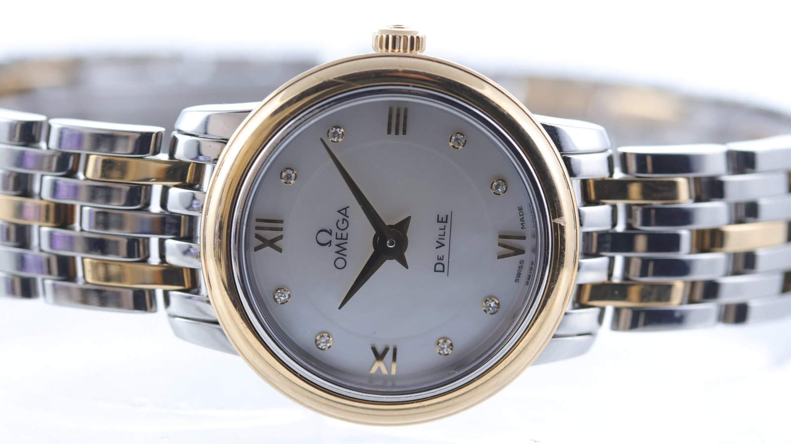 Ladies Omega De Ville Quartz: Brand: Omega Model Name: De Ville Movement type: Quartz Movement calibre: Omega 1376 Dial shape: Circular Dial colour: Mother of Pearl Dial features: Dot diamond and roman numeral hour markers. Bezel: