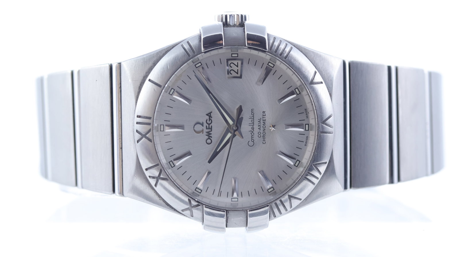 Omega Constellation Automatic Ref 123.10.35.20.02.001: Brand: Omega Model Name: Constellation Reference: 123.10.35.20.02.001 Movement type: Automatic Movement calibre: Omega 2500 Dial shape: Circular Dial colour: Silver Dial features: Sunburst dial with a