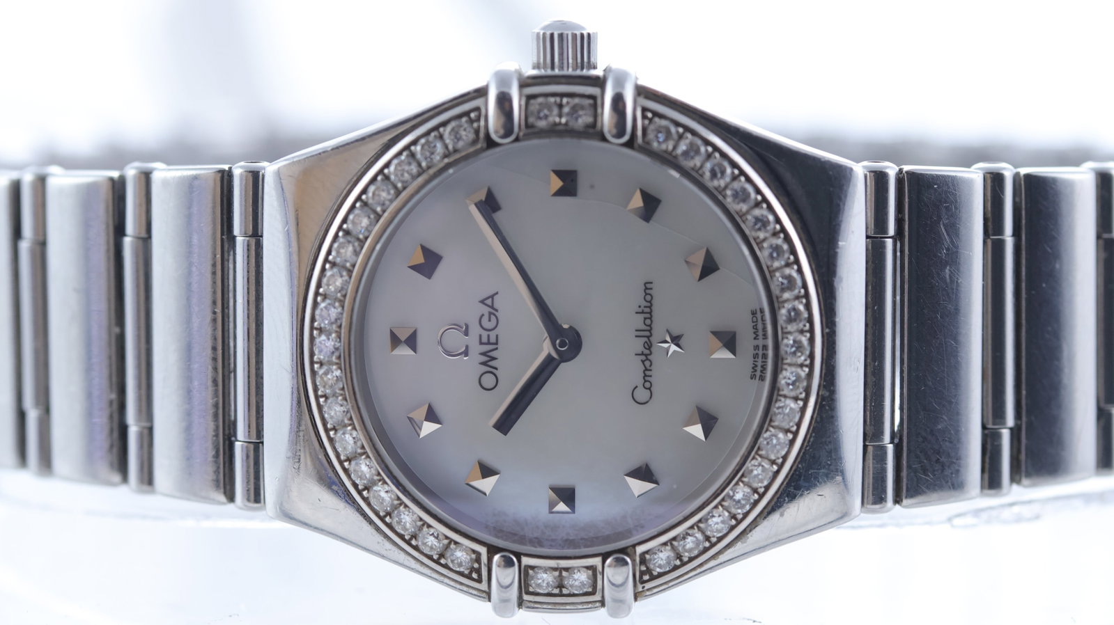 Ladies Omega Constellation 'My Choice' Ref 895.1241: Brand: Omega Model Name: Constellation 'My Choice' Reference: 895.1241 Movement type: Quartz Movement calibre: Omega 1456 Dial shape: Circular Dial colour: Mother of Pearl Dial features: Silver pyrami