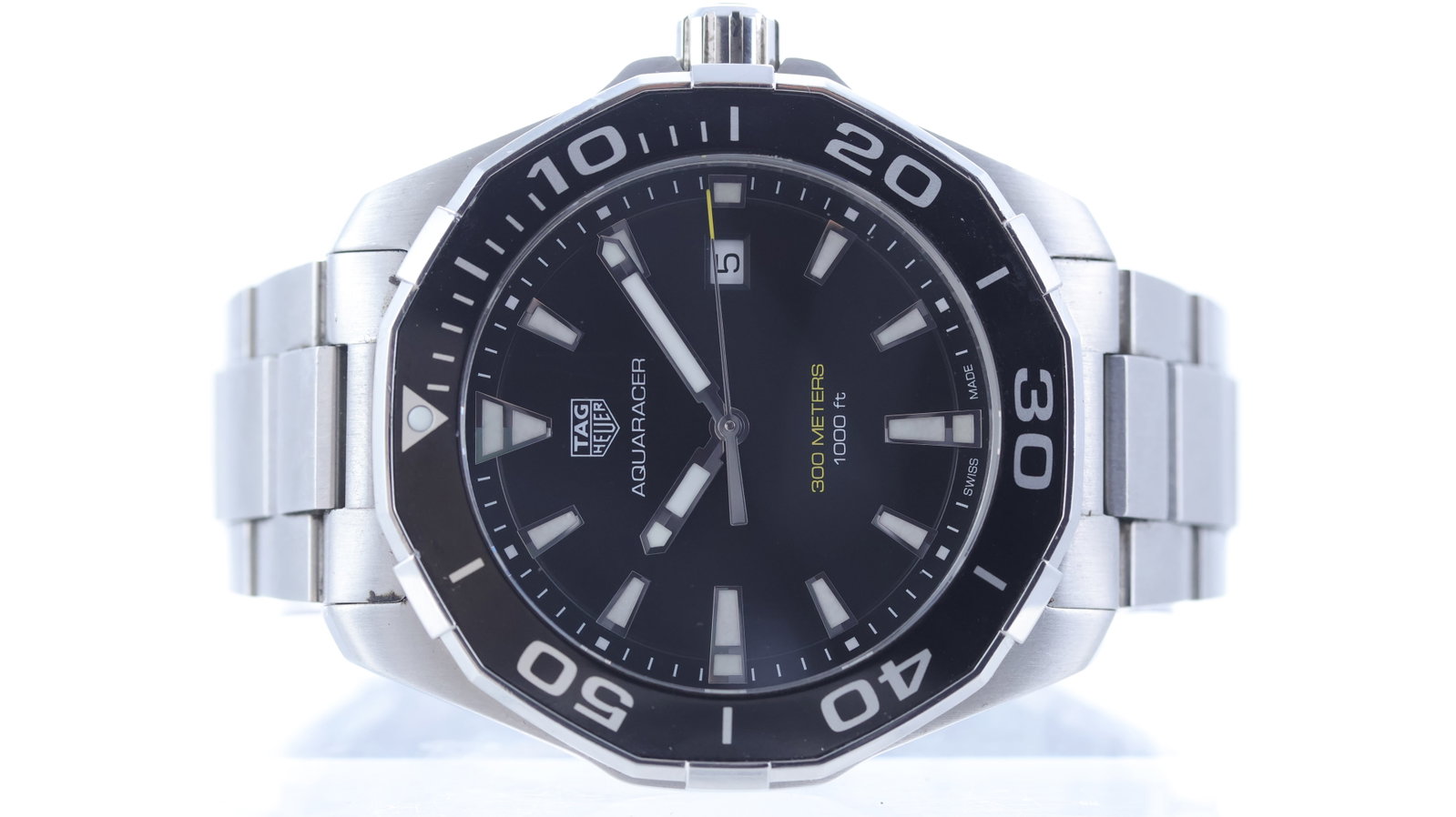 Tag Heuer Aquaracer Ref WAY101A: Brand: Tag Heuer Model Name: Aquaracer Reference: WAY101A Movement type: Quartz Dial shape: Circular Dial colour: Black Dial features: Silver/Lume hands and baton hour markers. Date aperture at 3 o'cl