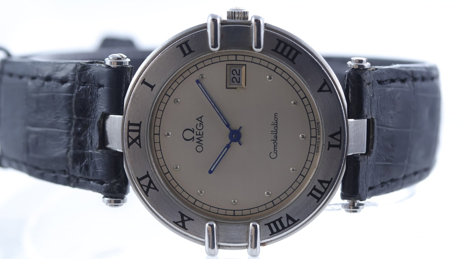 Omega Constellation Ref 1960325 Circa 1985: Brand: Omega Model Name: Constellation Reference: 1960325 Movement type: Quartz Year: Circa 1985 Dial shape: Circular Dial colour: Silver Dial features: Dot hour markers, quickset date aperture at 3 o