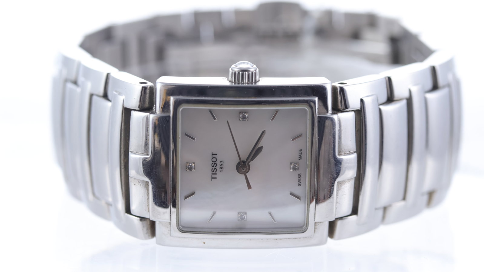 Tissot T-Trend Evocation Ref T051310A: Brand: Tissot Model Name: T-Trend Evocation Reference: T051310A Movement type: Quartz Dial shape: Square Dial colour: Mother of Pearl Dial features: Baotn and stone hour markers, central seconds Case