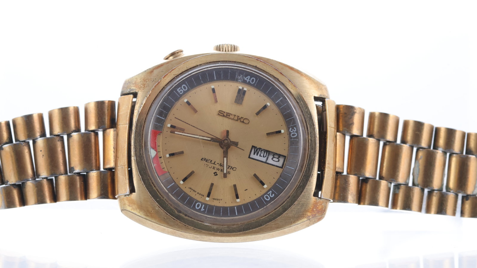 Seiko Bell-Matic Day & Date Ref 4006-6031: Brand: Seiko Model Name: Bell-Matic Reference: 4006-6031 Movement type: Automatic Dial shape: Circular Dial colour: Champagne Dial features: Sunburst dial. Applied baton hour markers. Day & date