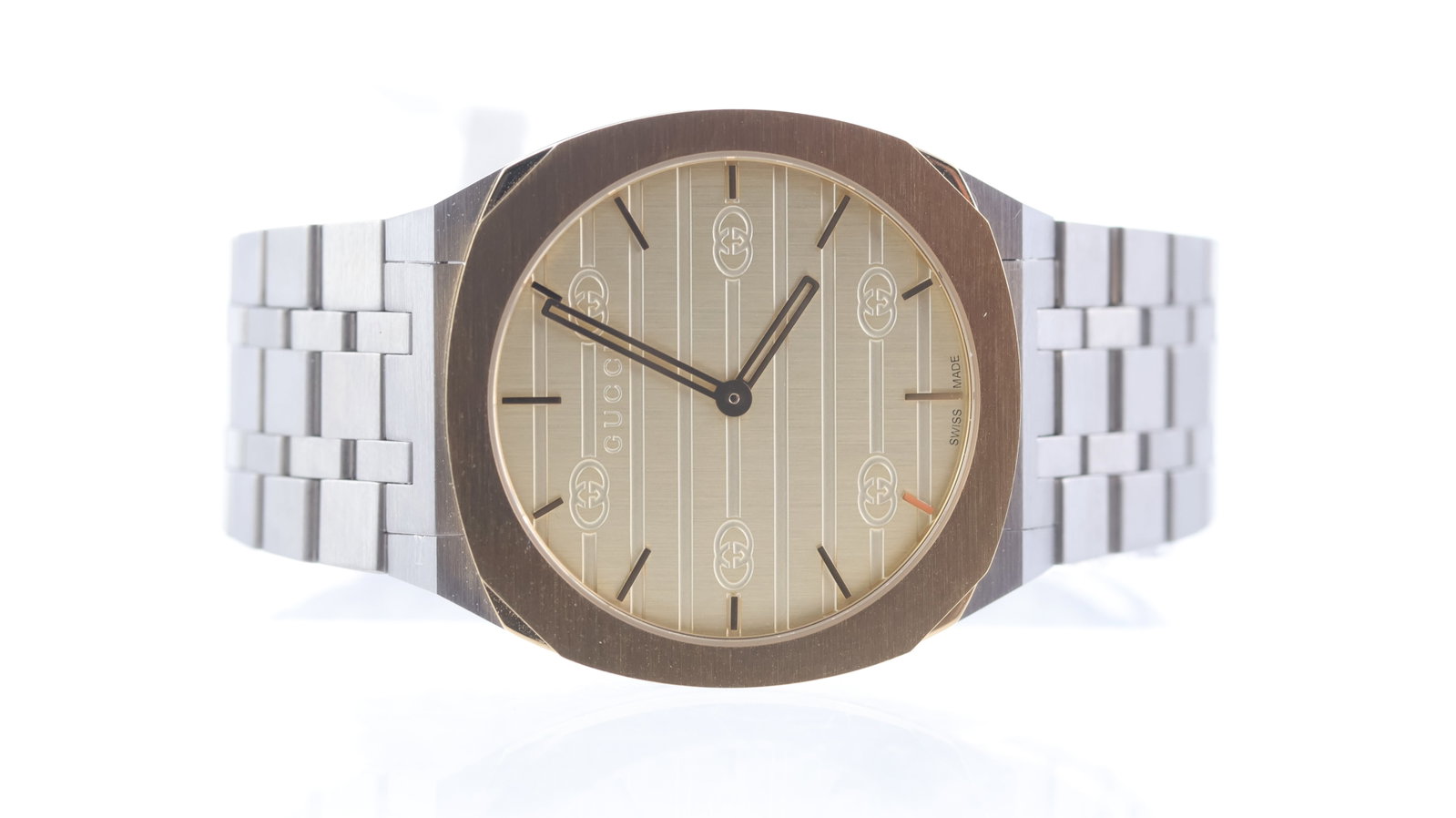 Gucci Quartz Ref 163.4: Brand: Gucci Model Name: Quartz Reference: 163.4 Movement type: Quartz Dial shape: Circular Dial colour: gold Dial features: Gucci emblem, baton hour markers Bezel: gold coloured bezel Case size: