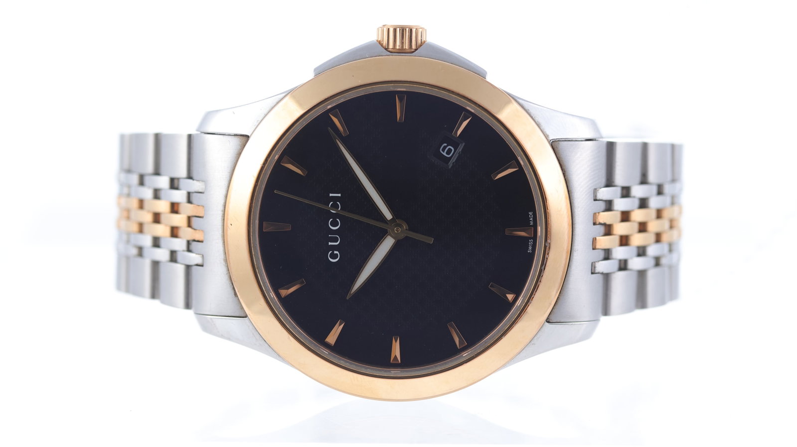 Gucci G Timeless Ref 126.4 with Box: Brand: Gucci Model Name: G Timeless Reference: 126.4 Movement type: Quartz Box: Full Box Dial shape: Circular Dial colour: Black Dial features: Applied, faceted baton hour markers. Date aperture at 4